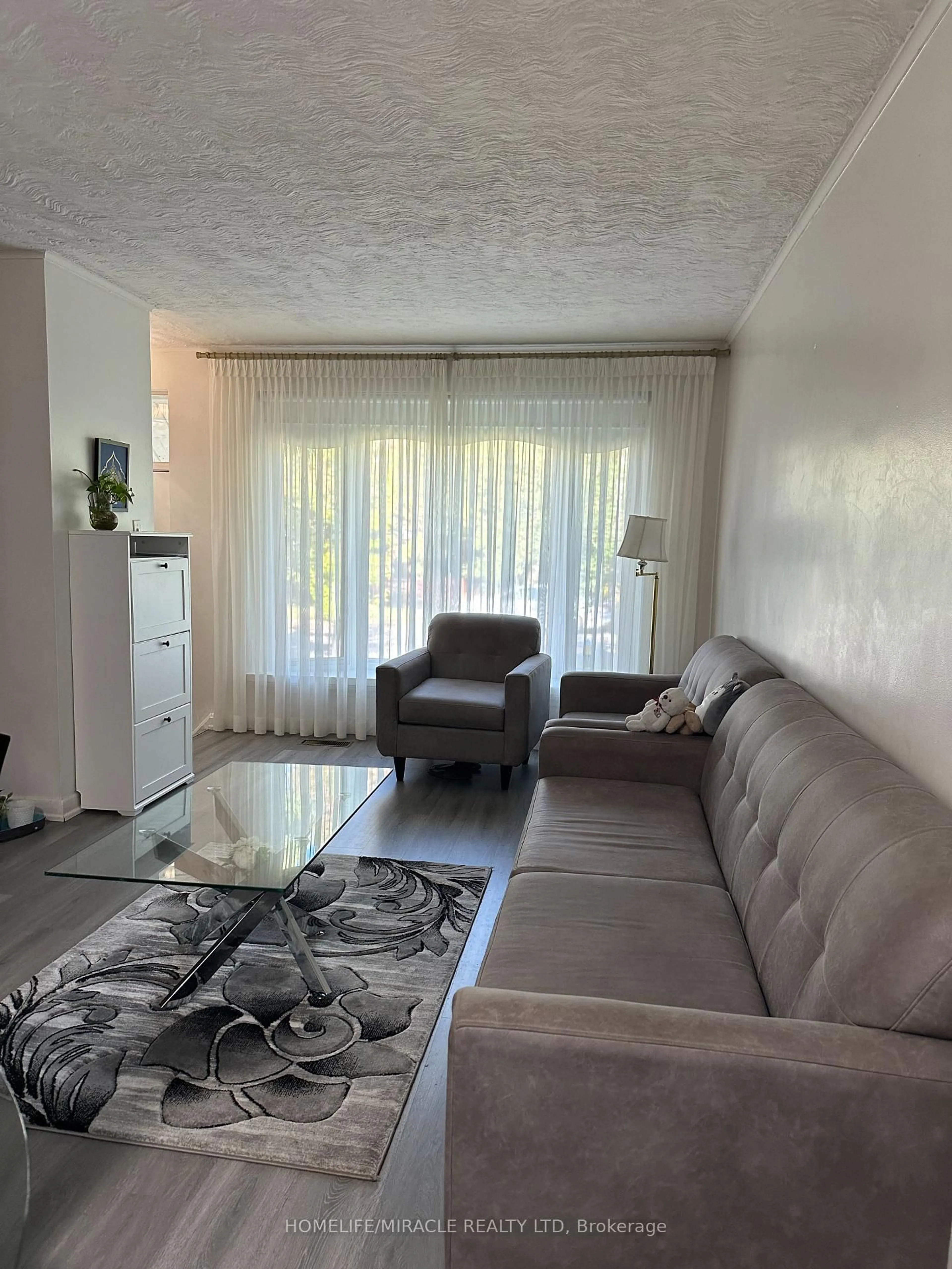 Living room with furniture, unknown for 140 Porchester Dr, Toronto Ontario M1J 2R7