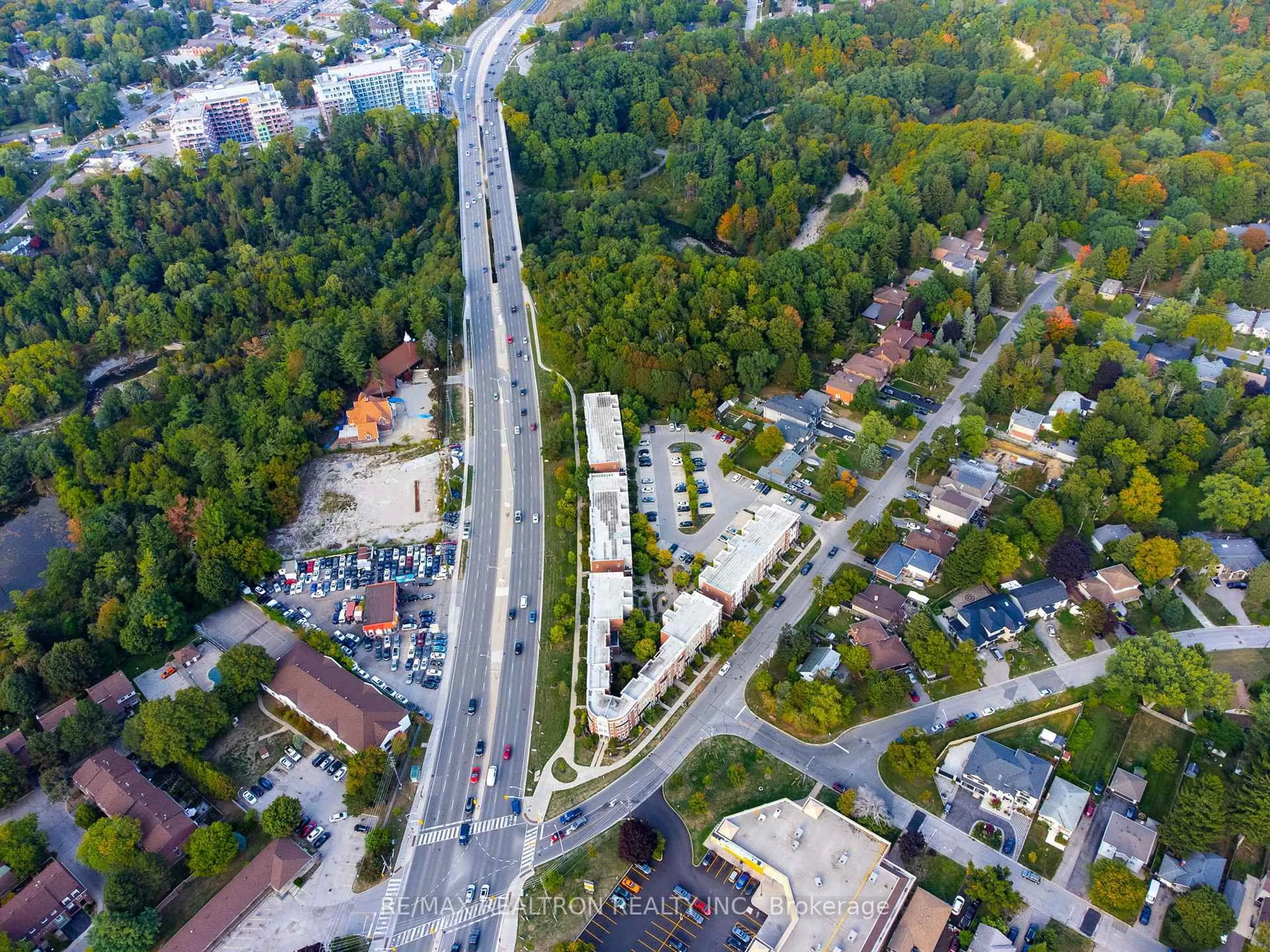 A pic from outside/outdoor area/front of a property/back of a property/a pic from drone, street for 371 Beechgrove Dr, Toronto Ontario M1E 4A2