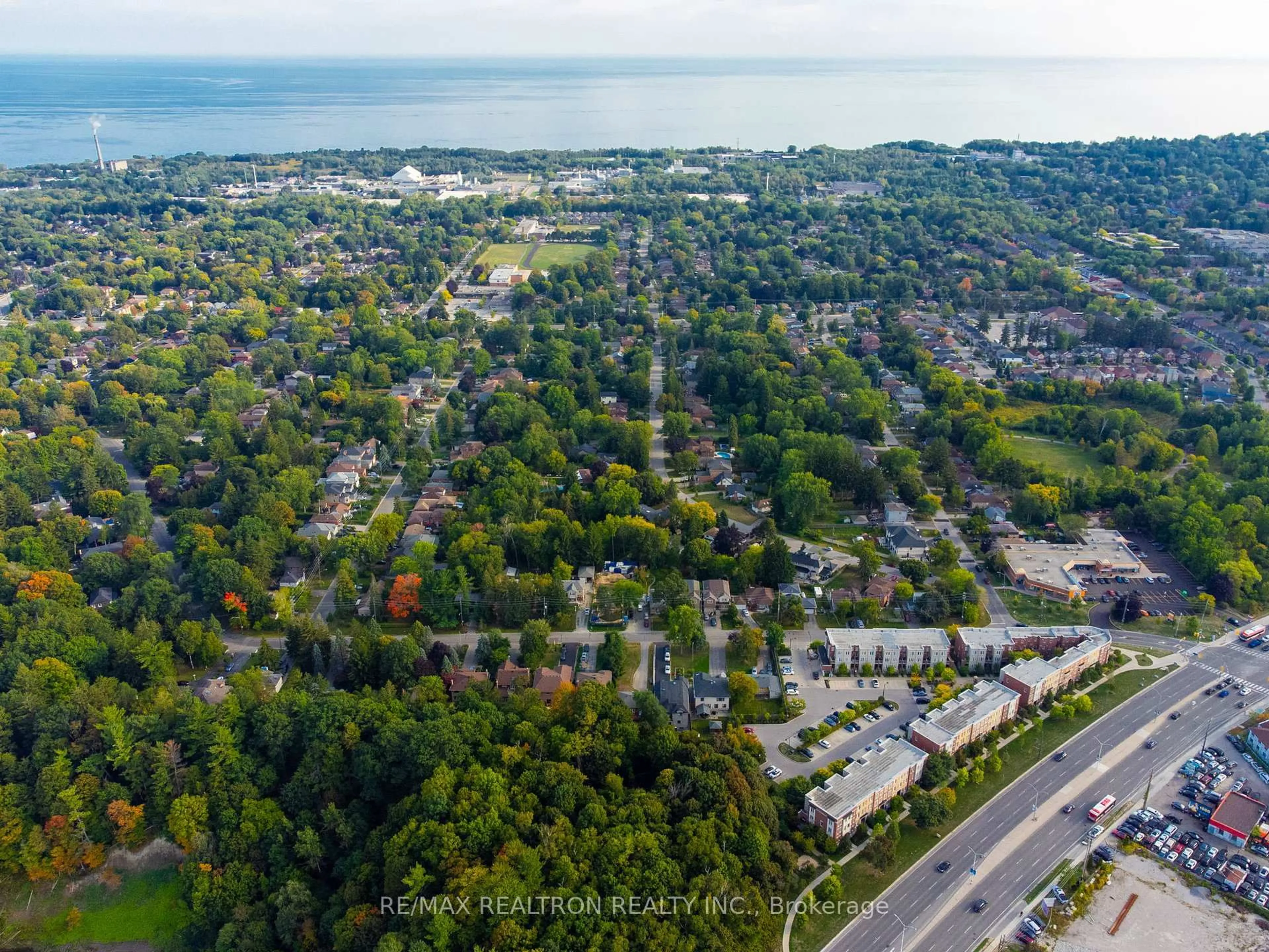 A pic from outside/outdoor area/front of a property/back of a property/a pic from drone, water/lake/river/ocean view for 371 Beechgrove Dr, Toronto Ontario M1E 4A2