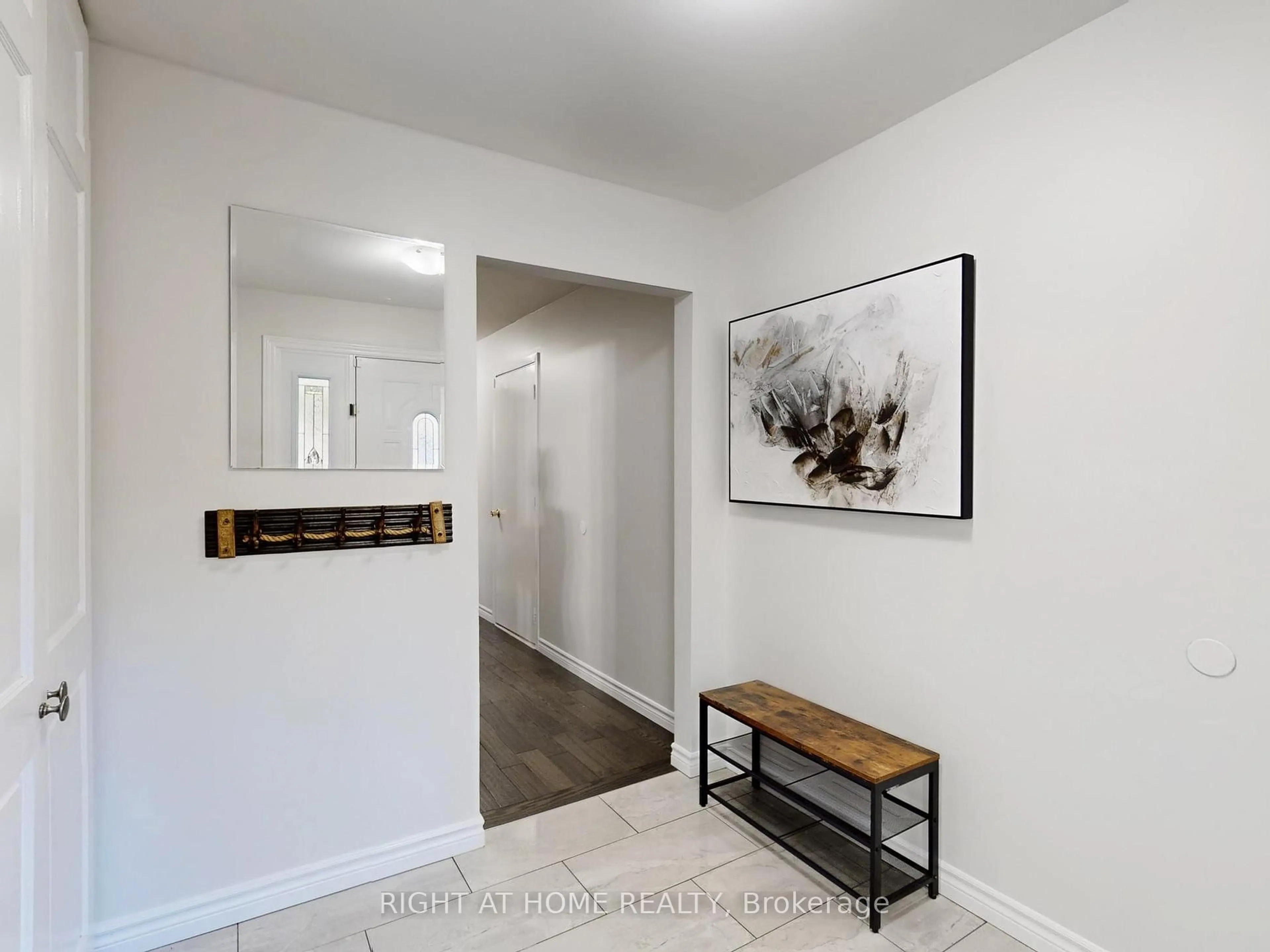 Indoor entryway for 2 Hetherington Dr, Clarington Ontario L1C 3R1