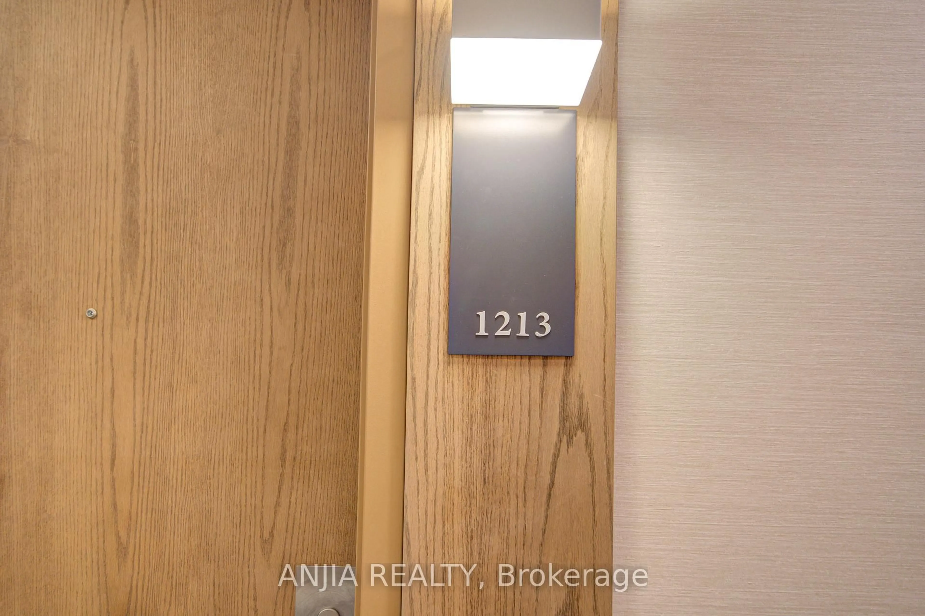 Indoor entryway for 1028 McNicoll Ave #1213, Toronto Ontario M1W 0B5