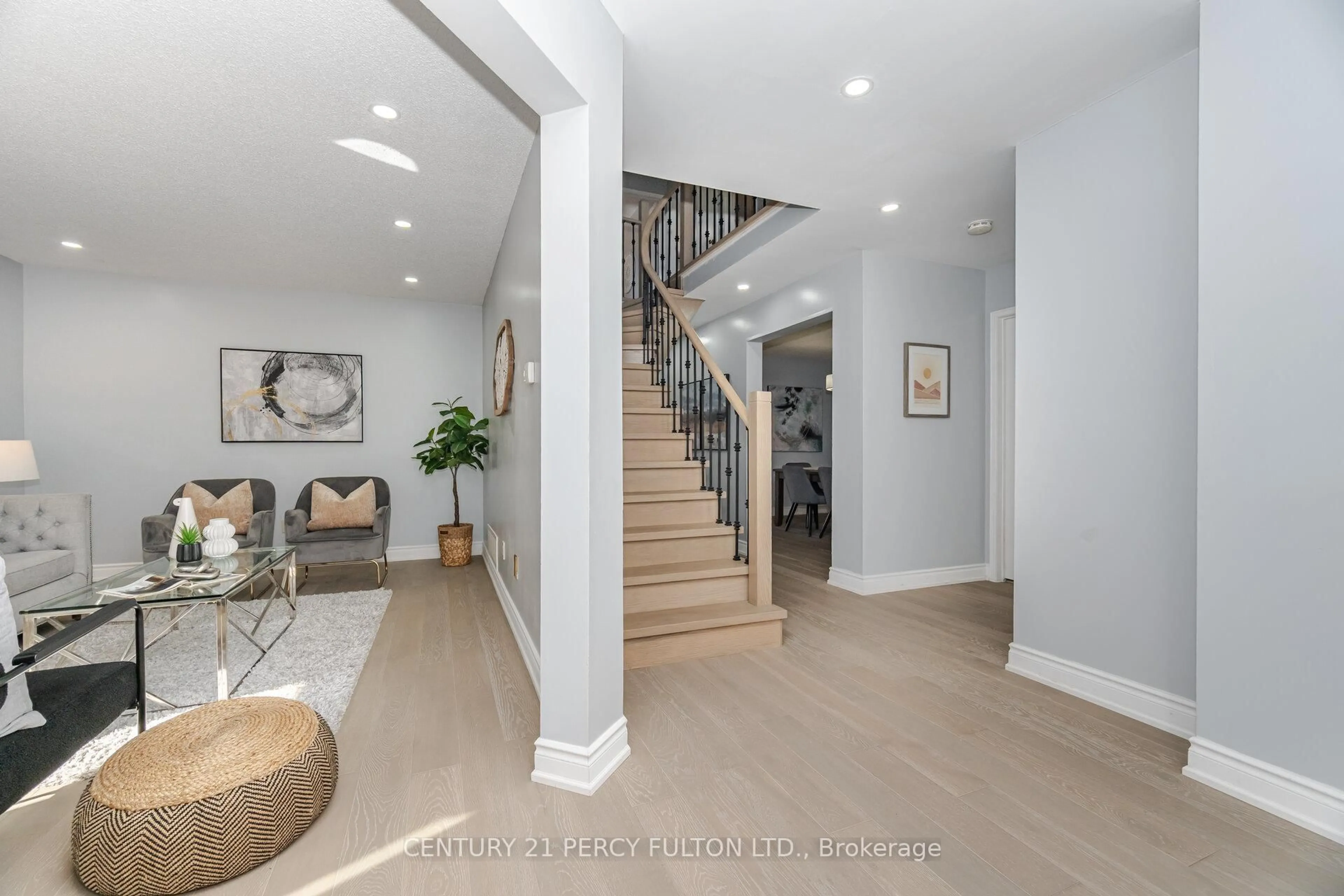 Indoor entryway for 14 Keeble Cres, Ajax Ontario L1T 3R8