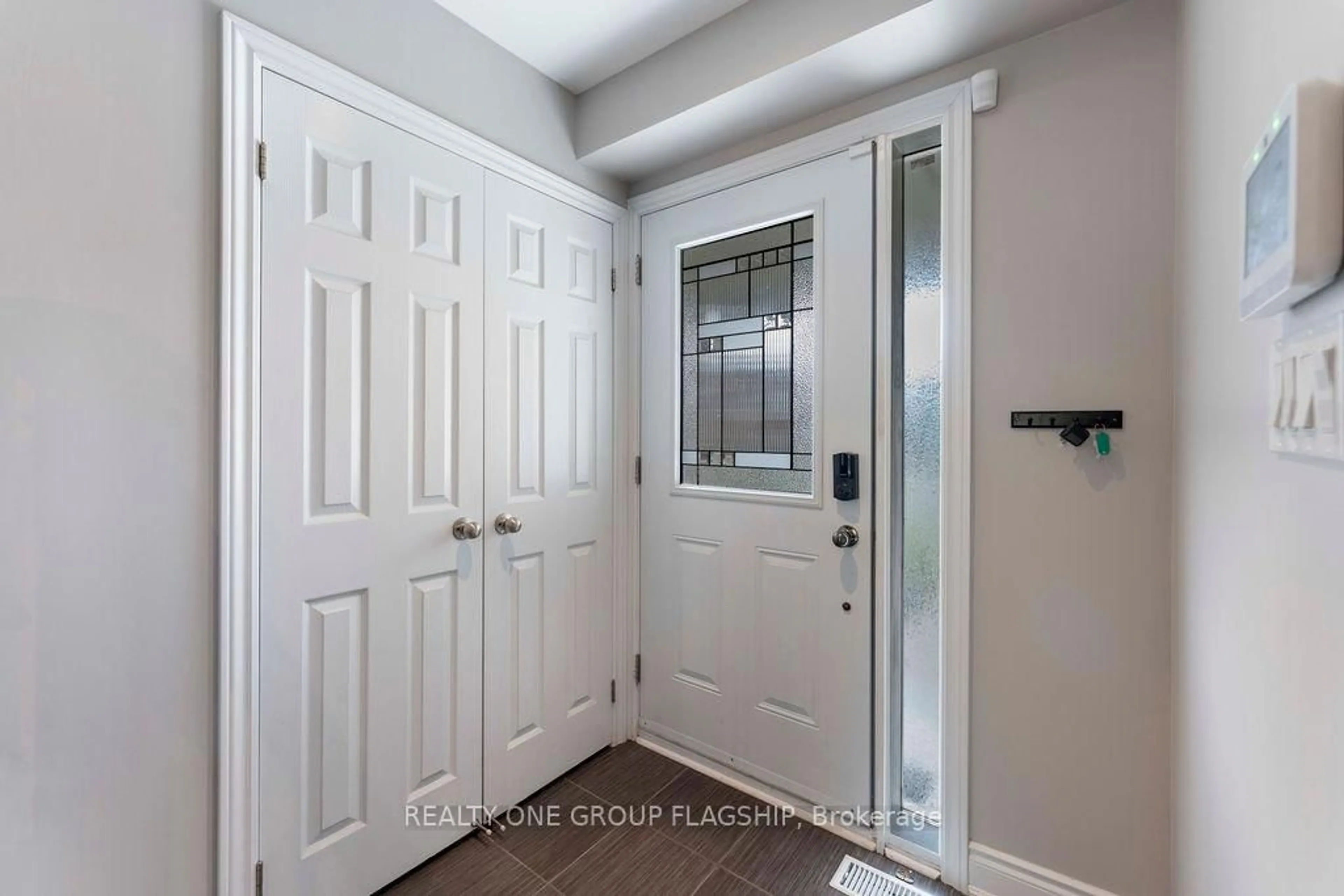 Indoor entryway for 3 Teddington Cres, Whitby Ontario L1R 1S4