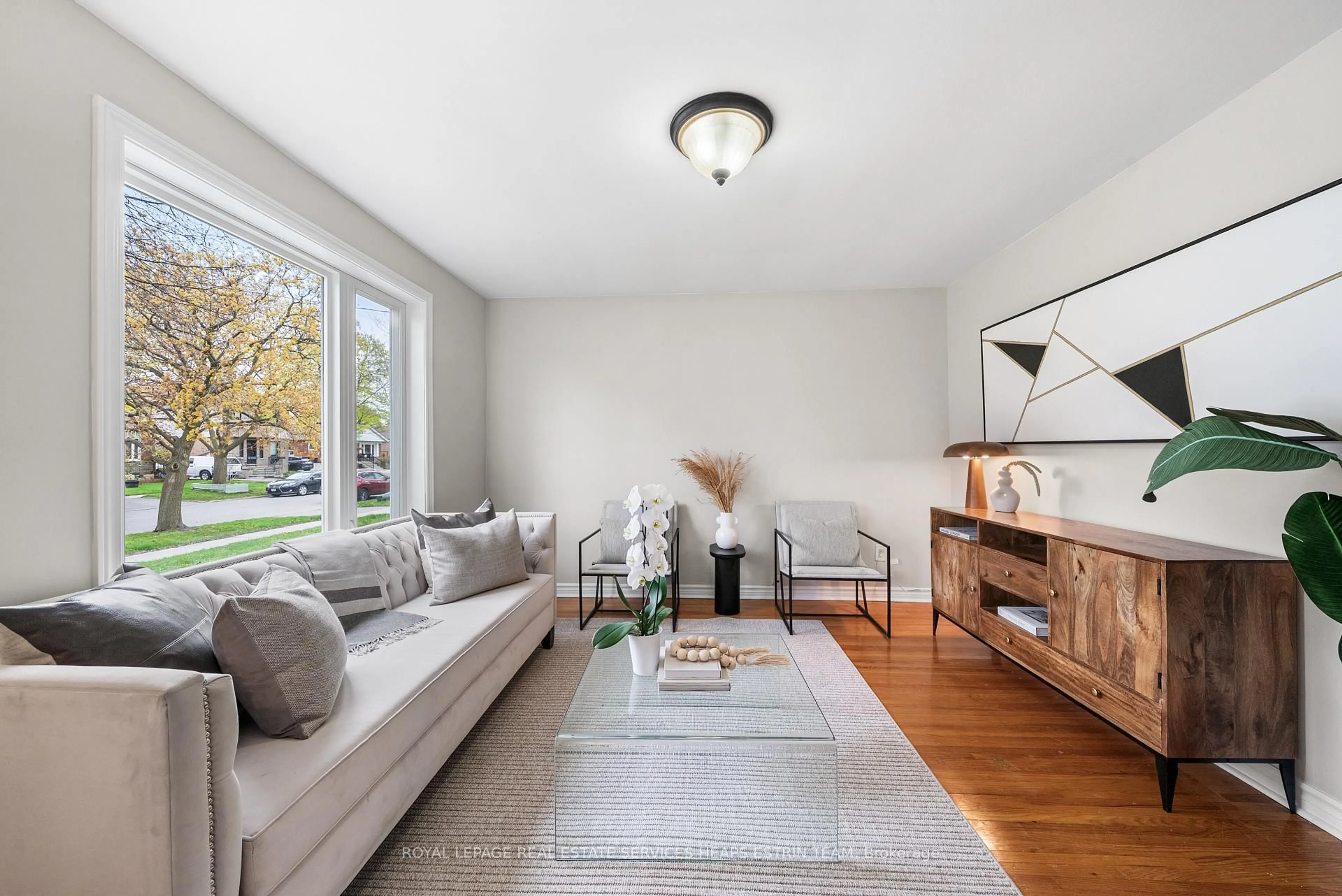 Living room with furniture, unknown for 7 Kecala Rd, Toronto Ontario M1P 1K5