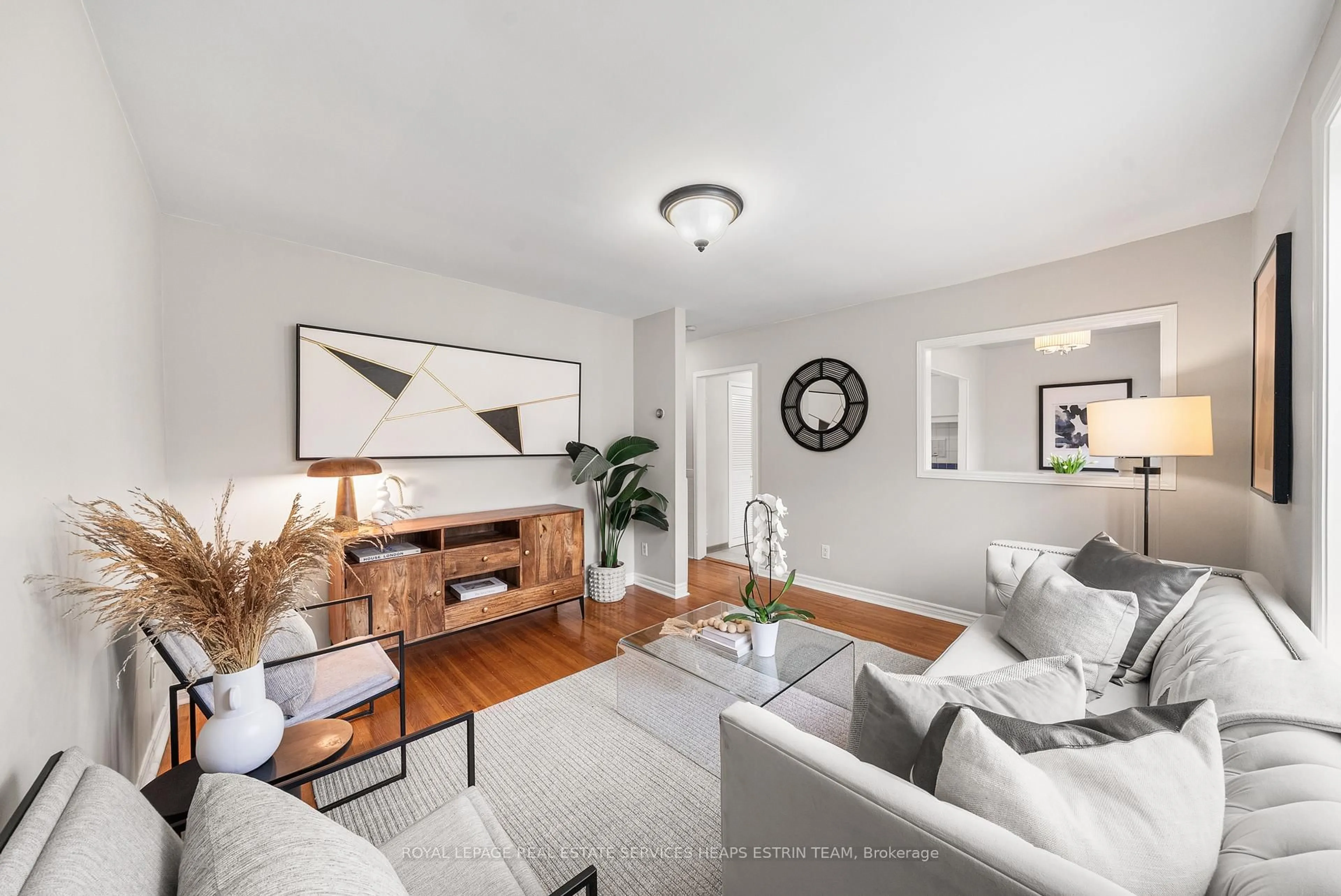 Living room with furniture, unknown for 7 Kecala Rd, Toronto Ontario M1P 1K5