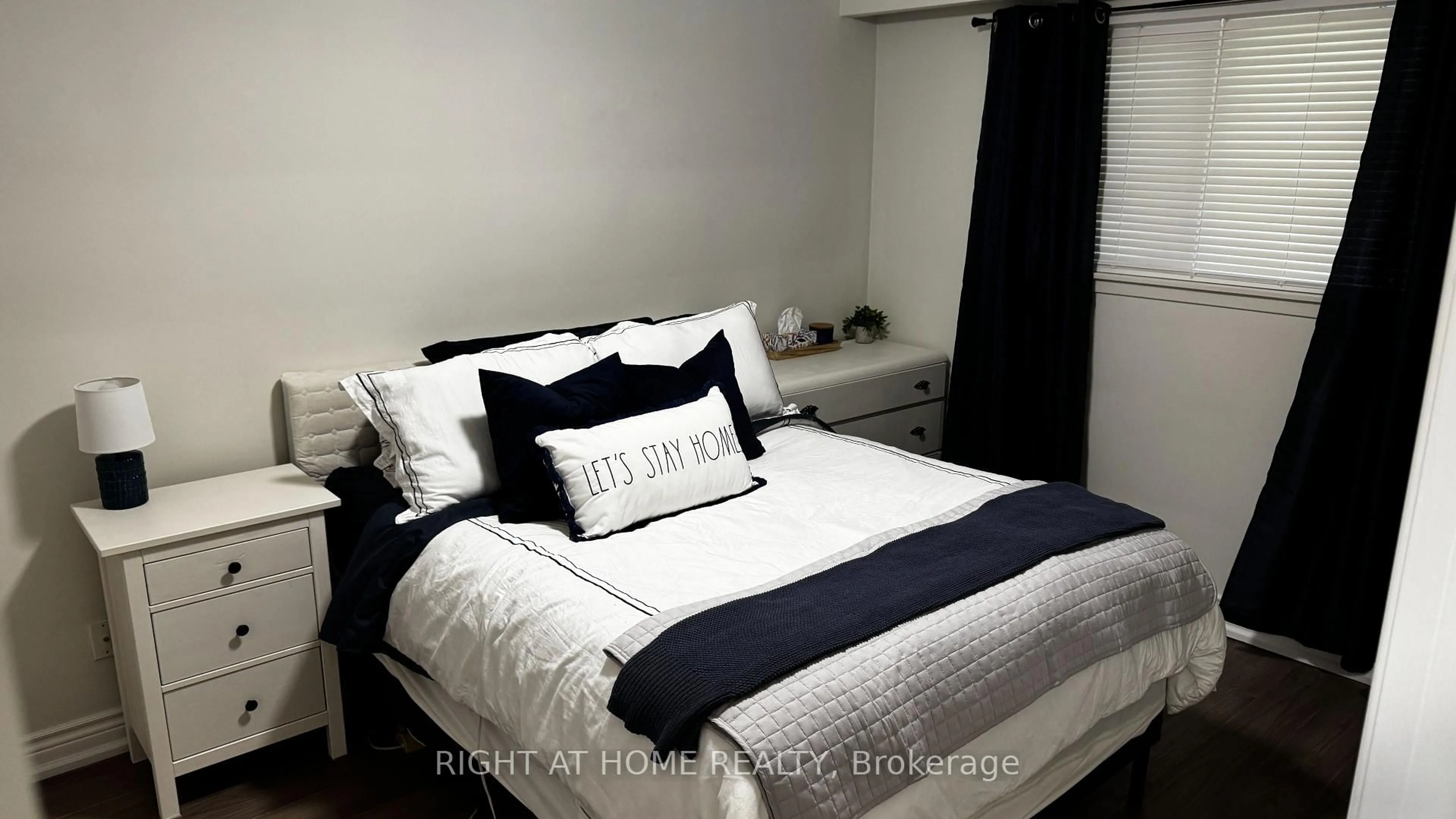 Bedroom with bed, unknown for 927 Annes St, Whitby Ontario L1N 5K7