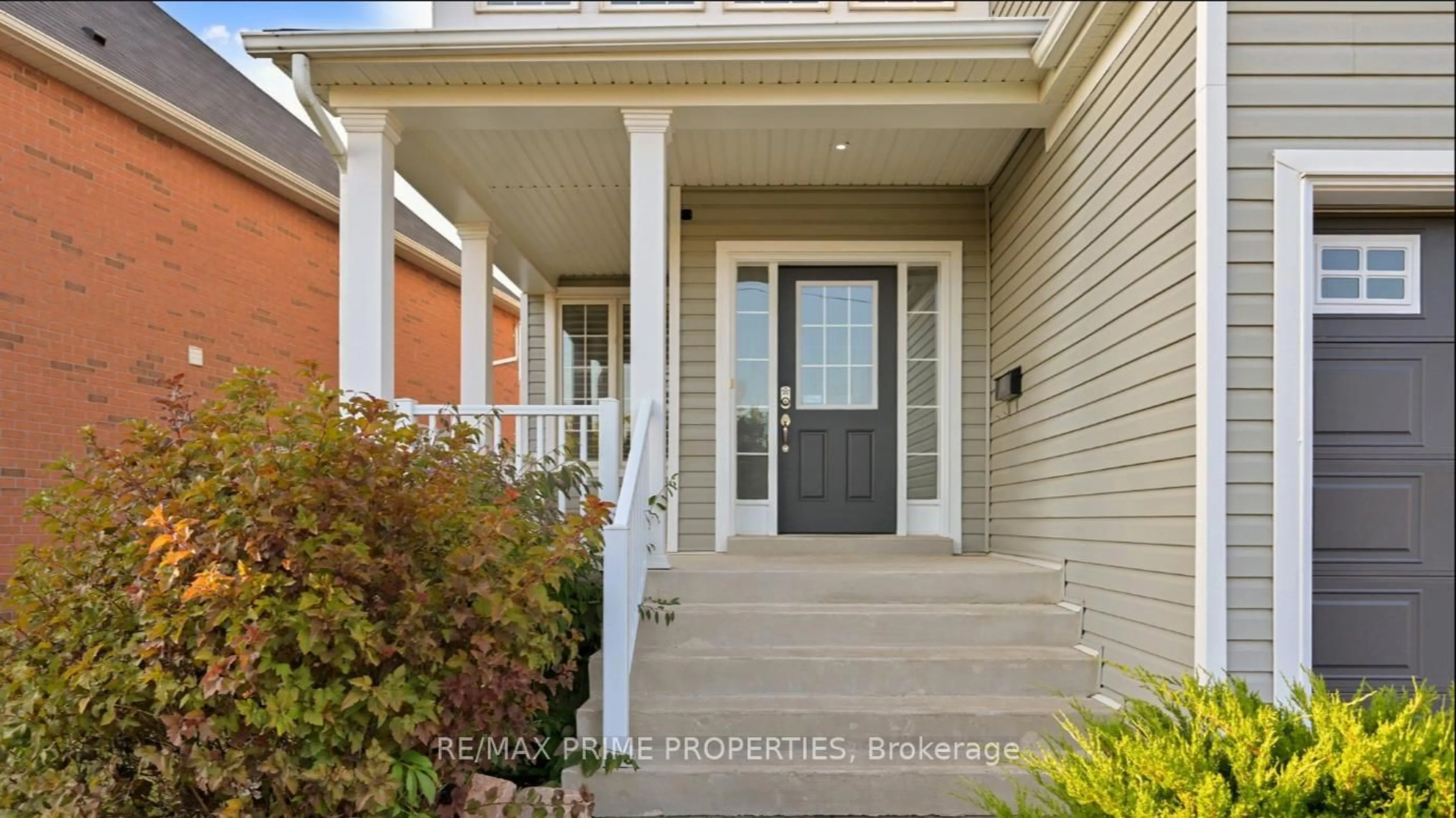 Indoor entryway for 1743 Goldsmith Dr, Oshawa Ontario L1K 0R3