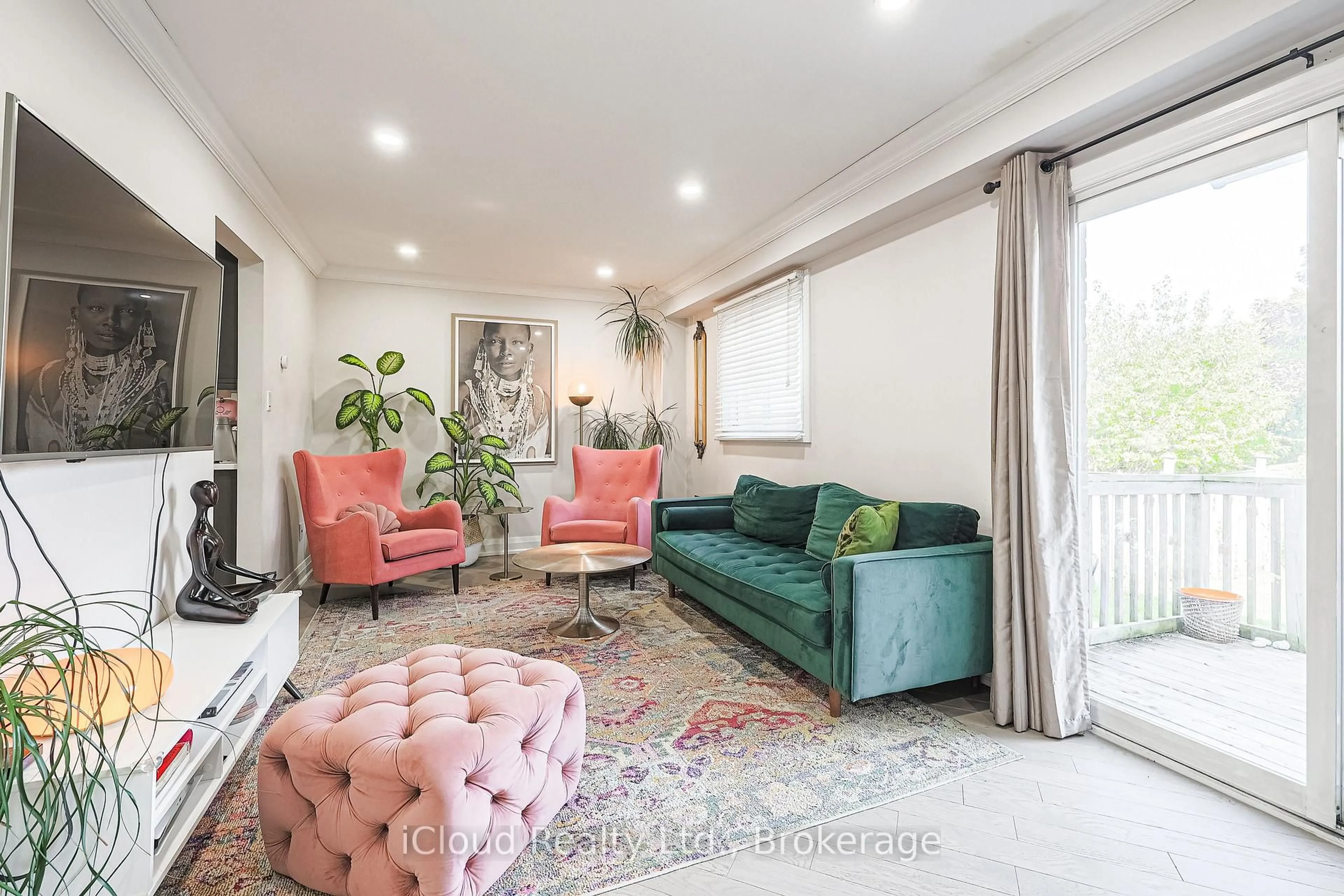 Living room with furniture, unknown for 49 Tams Dr, Ajax Ontario L1Z 1A3