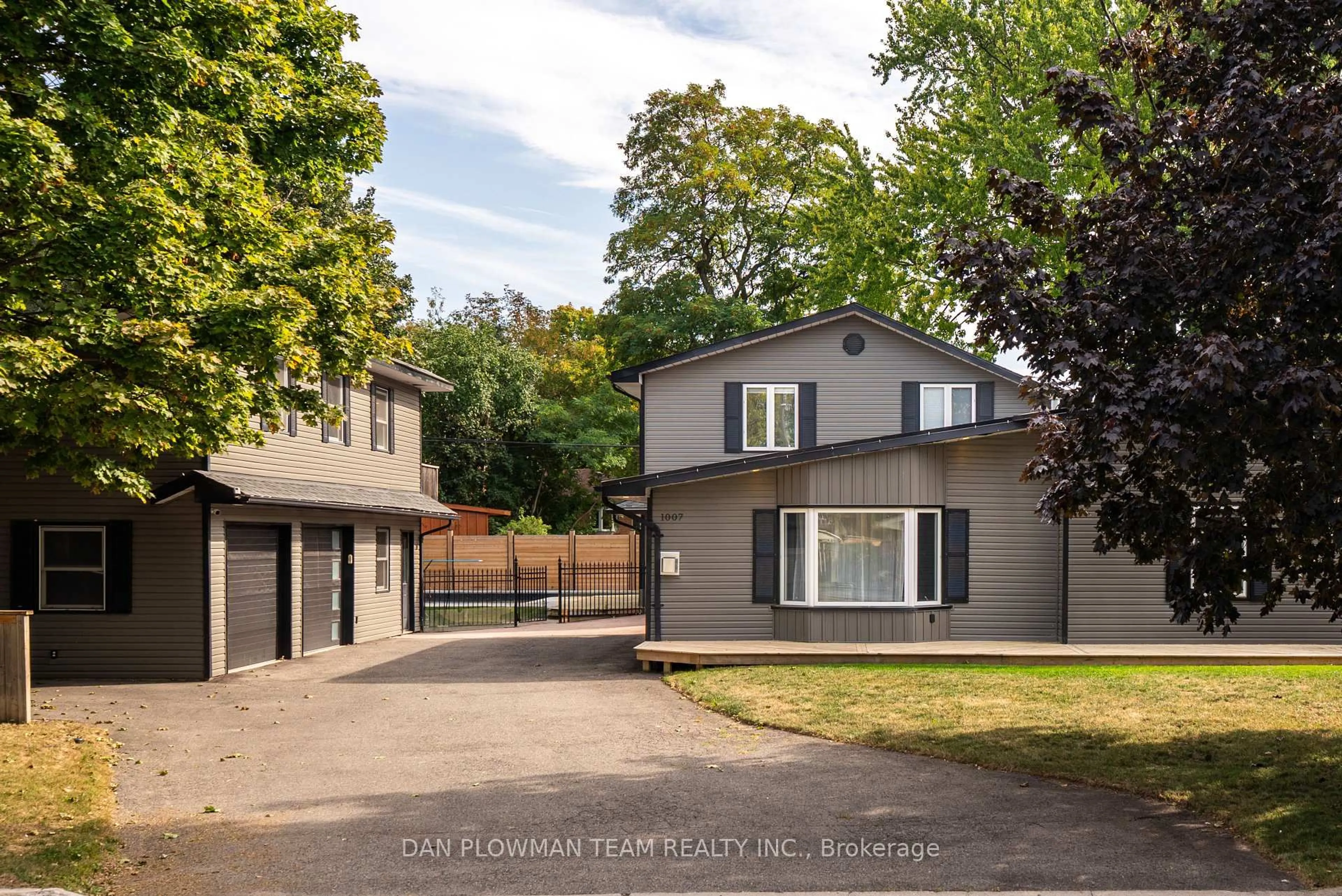 Home with vinyl exterior material, street for 1007 Dunlop St, Whitby Ontario L1N 1T1