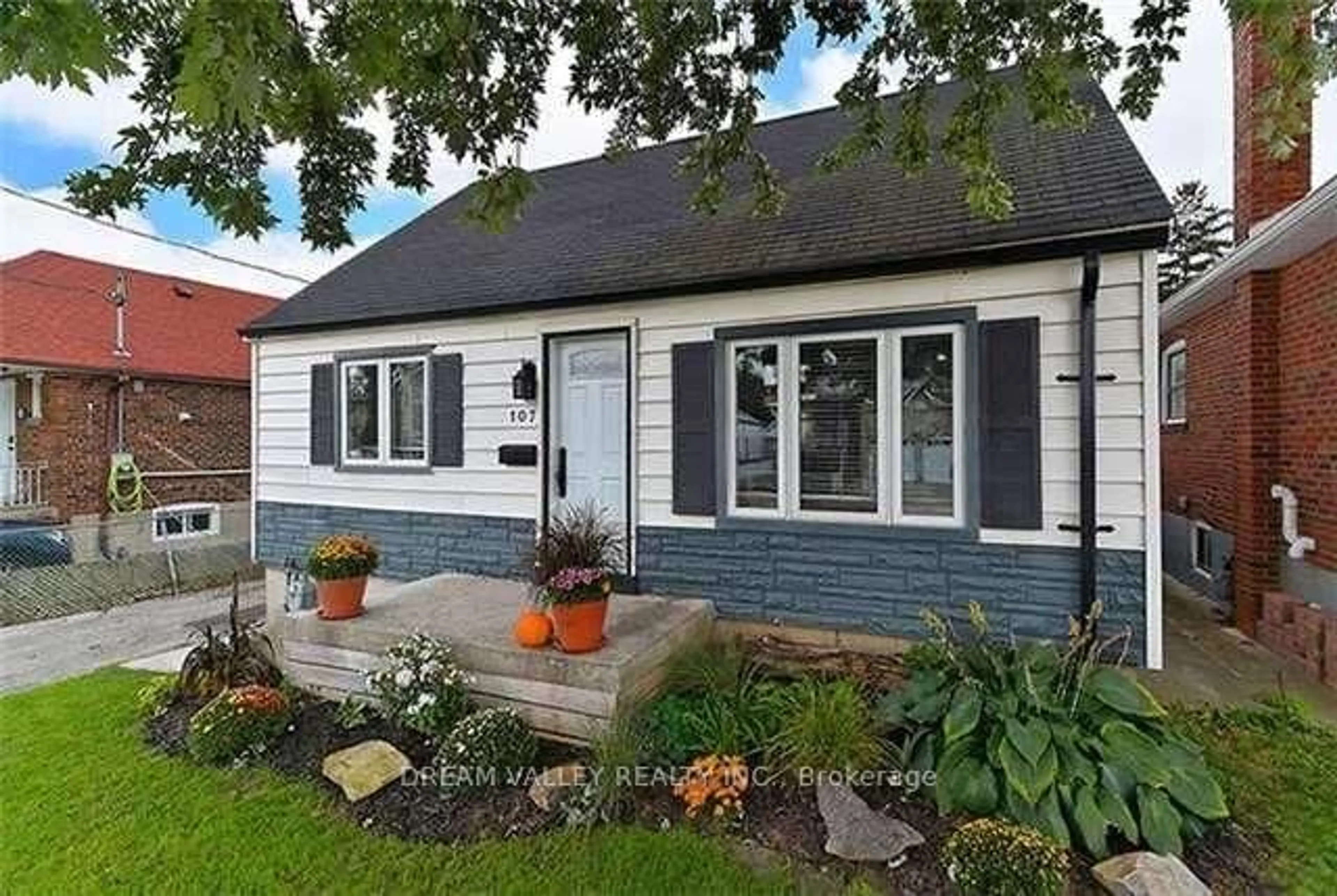 Home with brick exterior material, street for 107 Commonwealth Ave, Toronto Ontario M1K 4K6