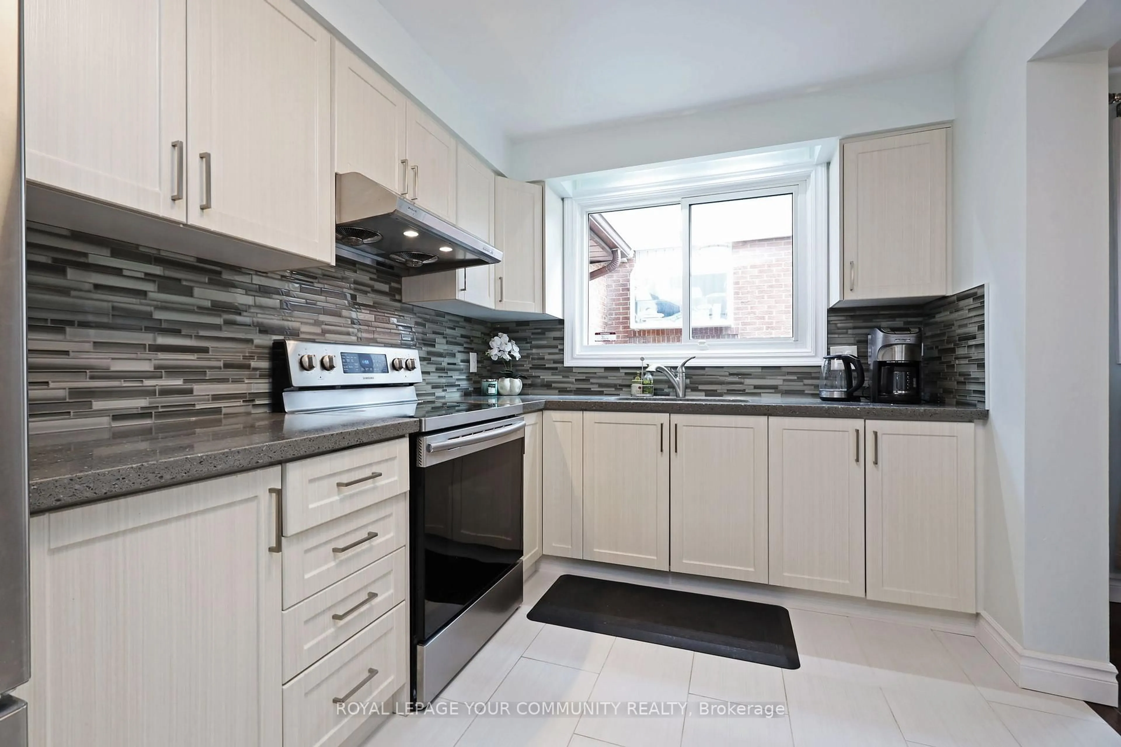 Standard kitchen, unknown for 39 South Shields Ave, Toronto Ontario M1K 1V8