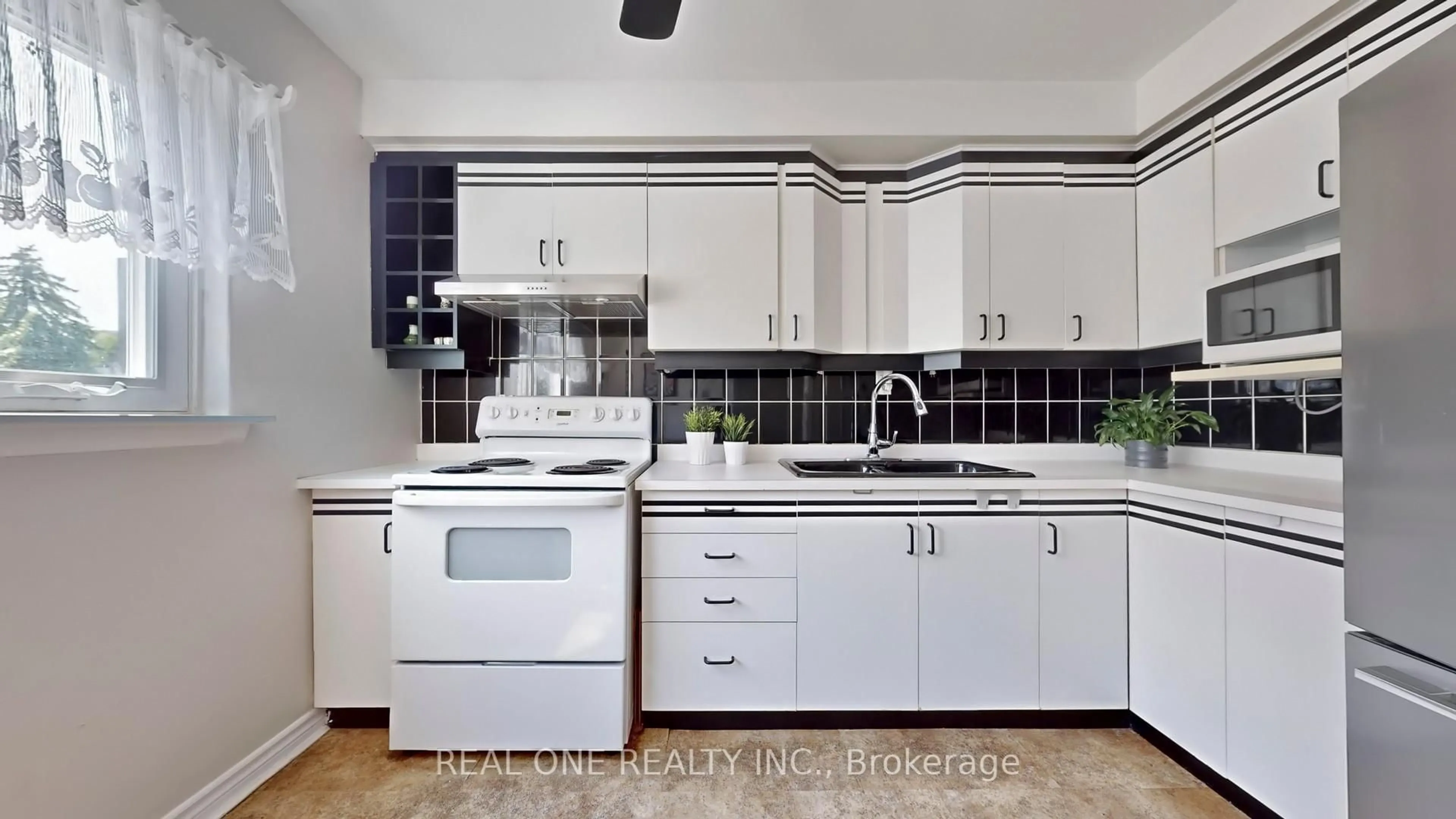 Standard kitchen, ceramic/tile floor for 54 Bonis Ave, Toronto Ontario M1T 2V1