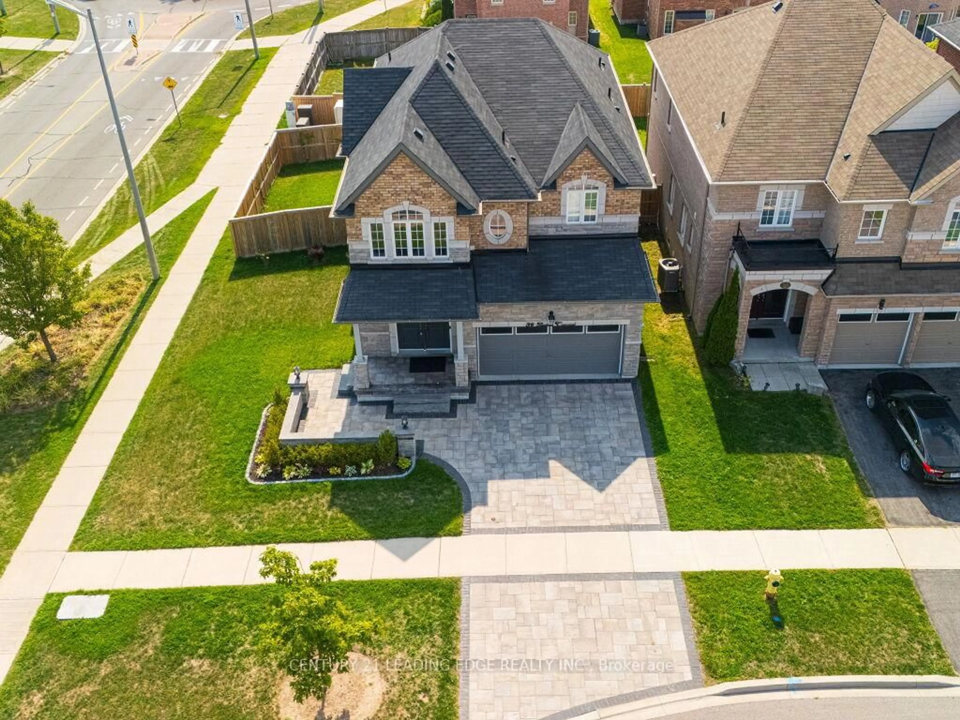 A pic from outside/outdoor area/front of a property/back of a property/a pic from drone, street for 39 Butson Cres, Clarington Ontario L1C 0S5