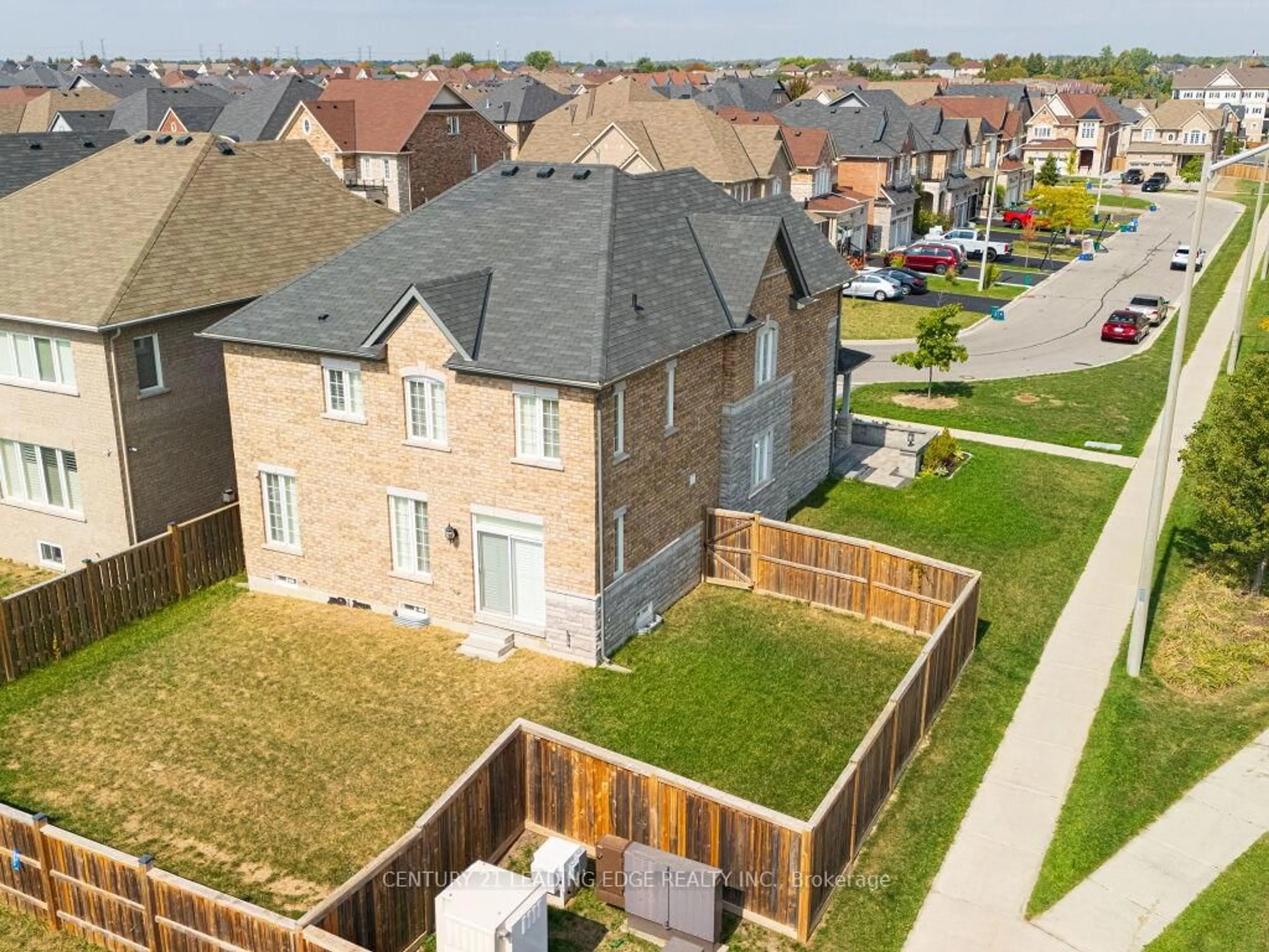 A pic from outside/outdoor area/front of a property/back of a property/a pic from drone, street for 39 Butson Cres, Clarington Ontario L1C 0S5