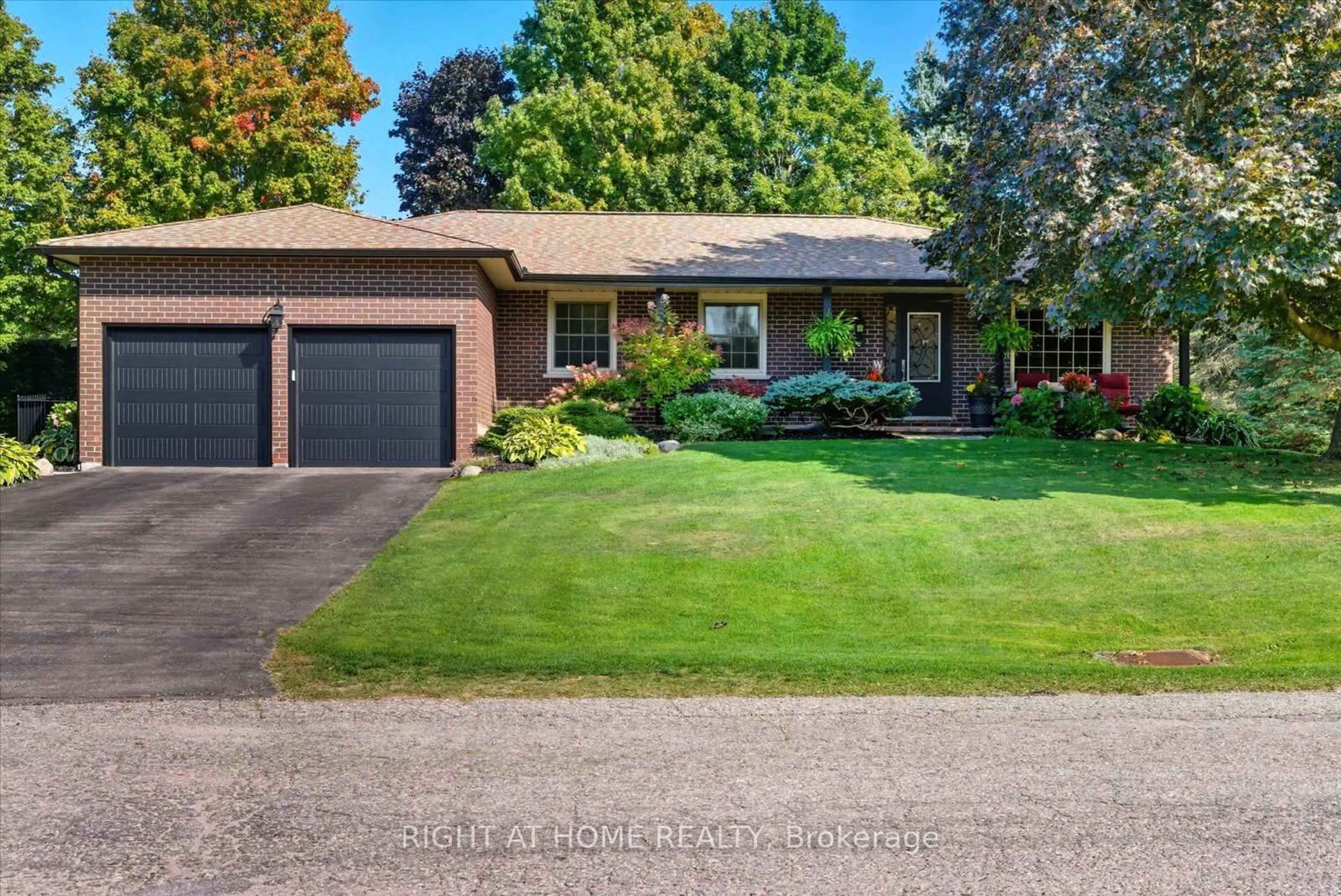 Home with vinyl exterior material, street for 620 Alma St, Scugog Ontario L9L 1C5