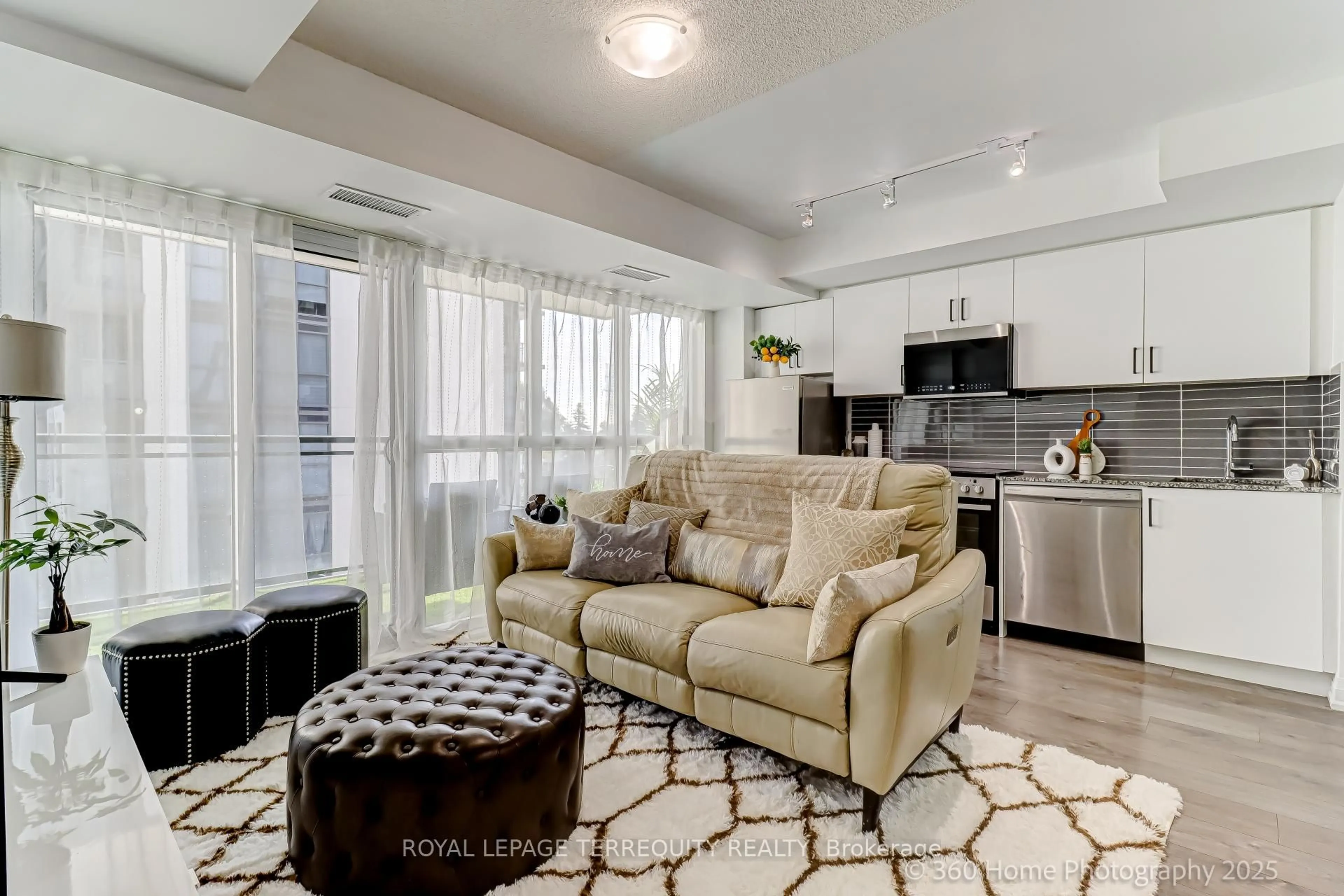 Living room with furniture, unknown for 20 Meadowglen Pl #326, Toronto Ontario M1G 0A9