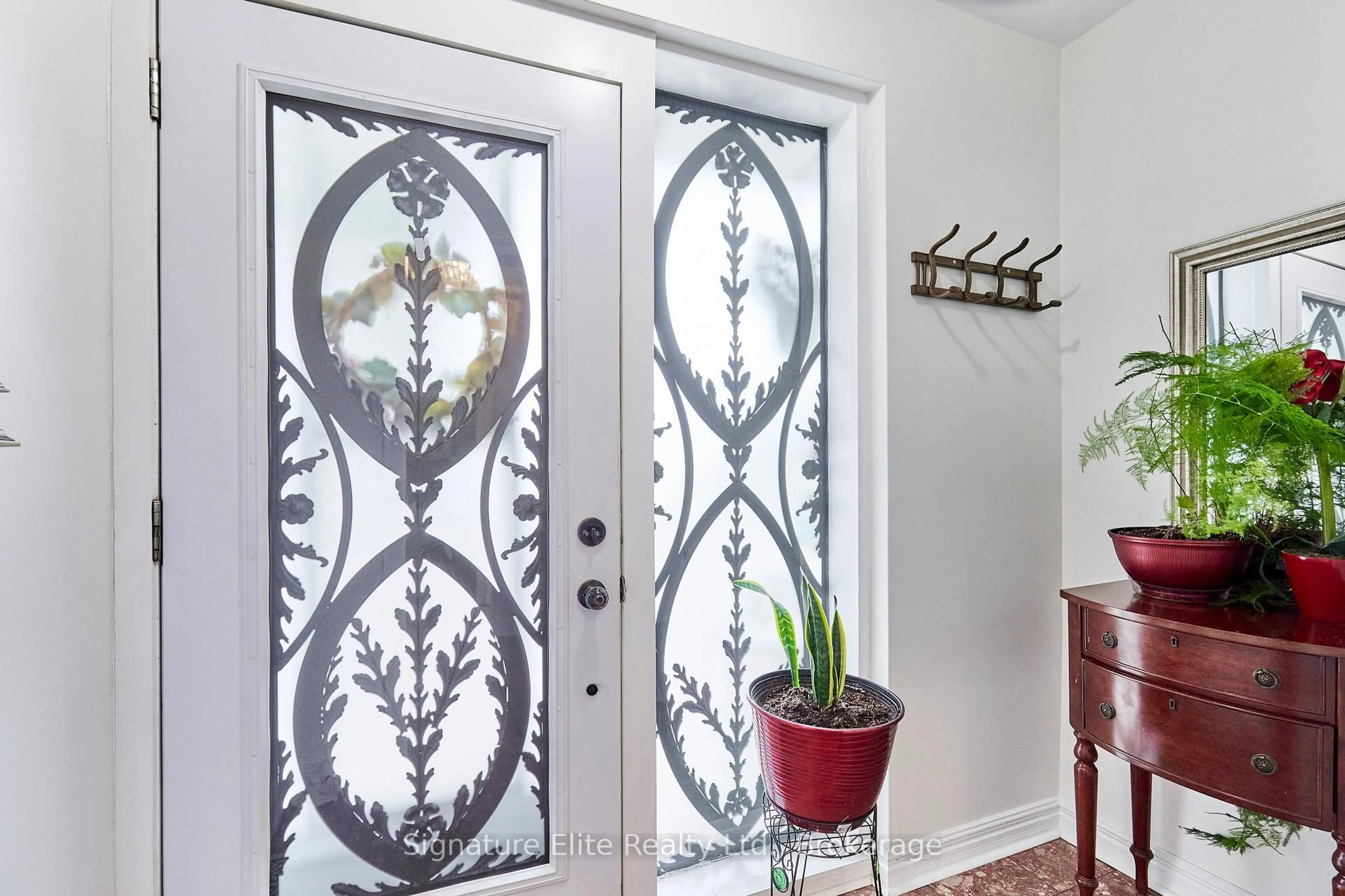 Indoor entryway for 58 Kootenay Cres, Toronto Ontario M1J 1R9