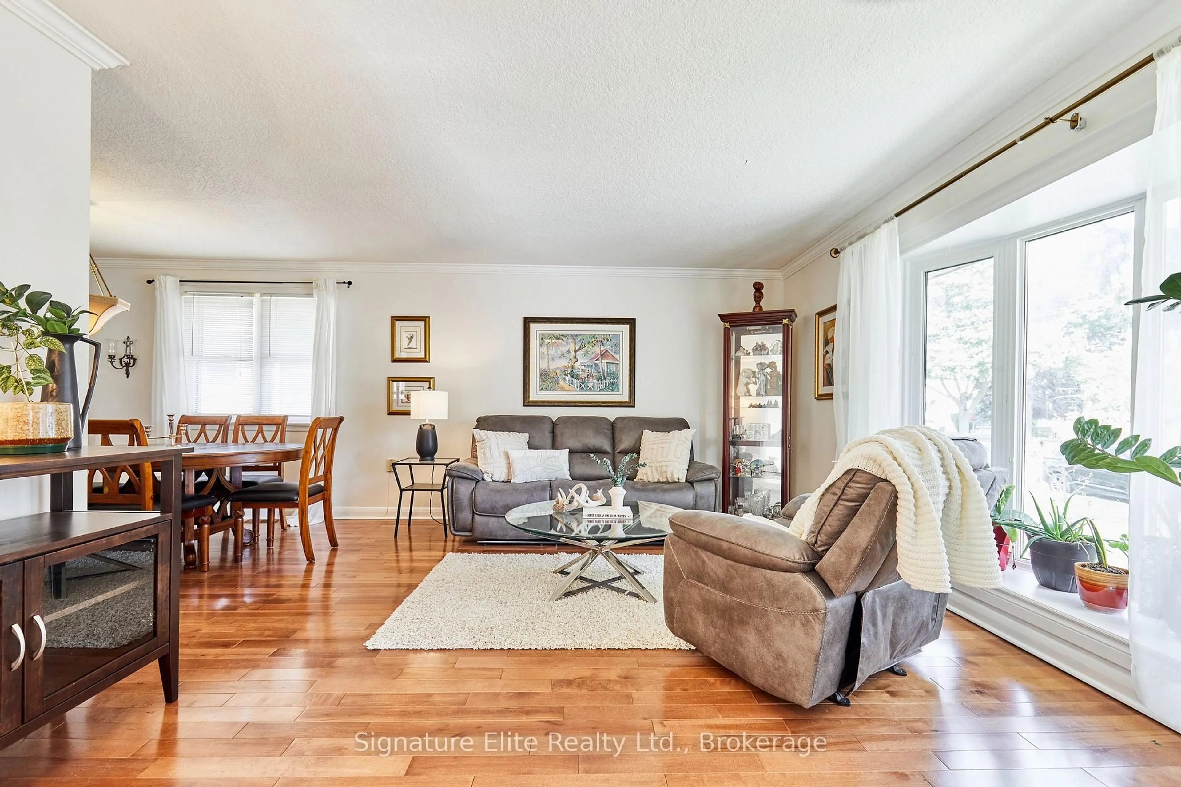 Living room with furniture, unknown for 58 Kootenay Cres, Toronto Ontario M1J 1R9