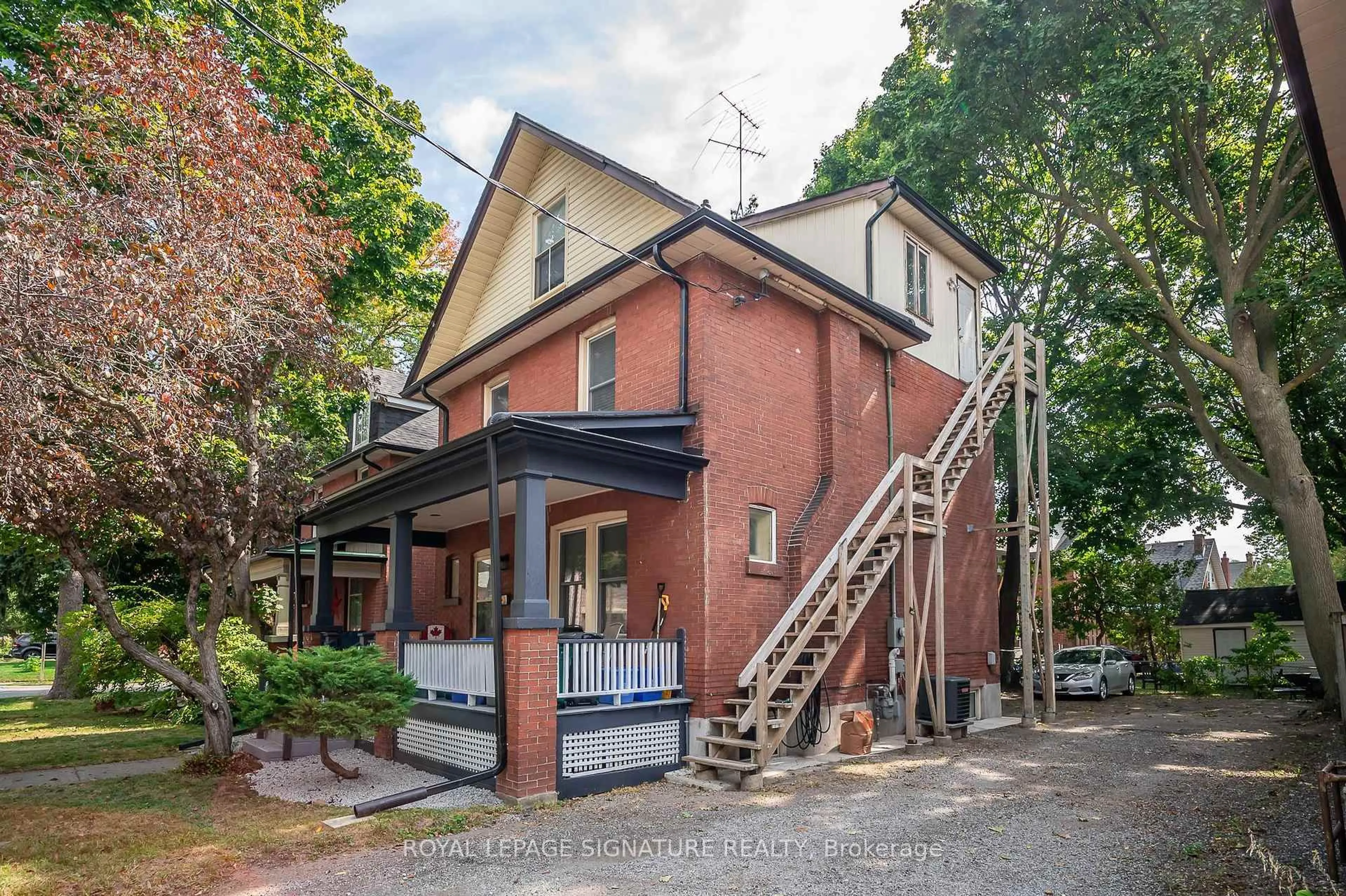 Home with brick exterior material, street for 295 Arthur St, Oshawa Ontario L1H 1N7