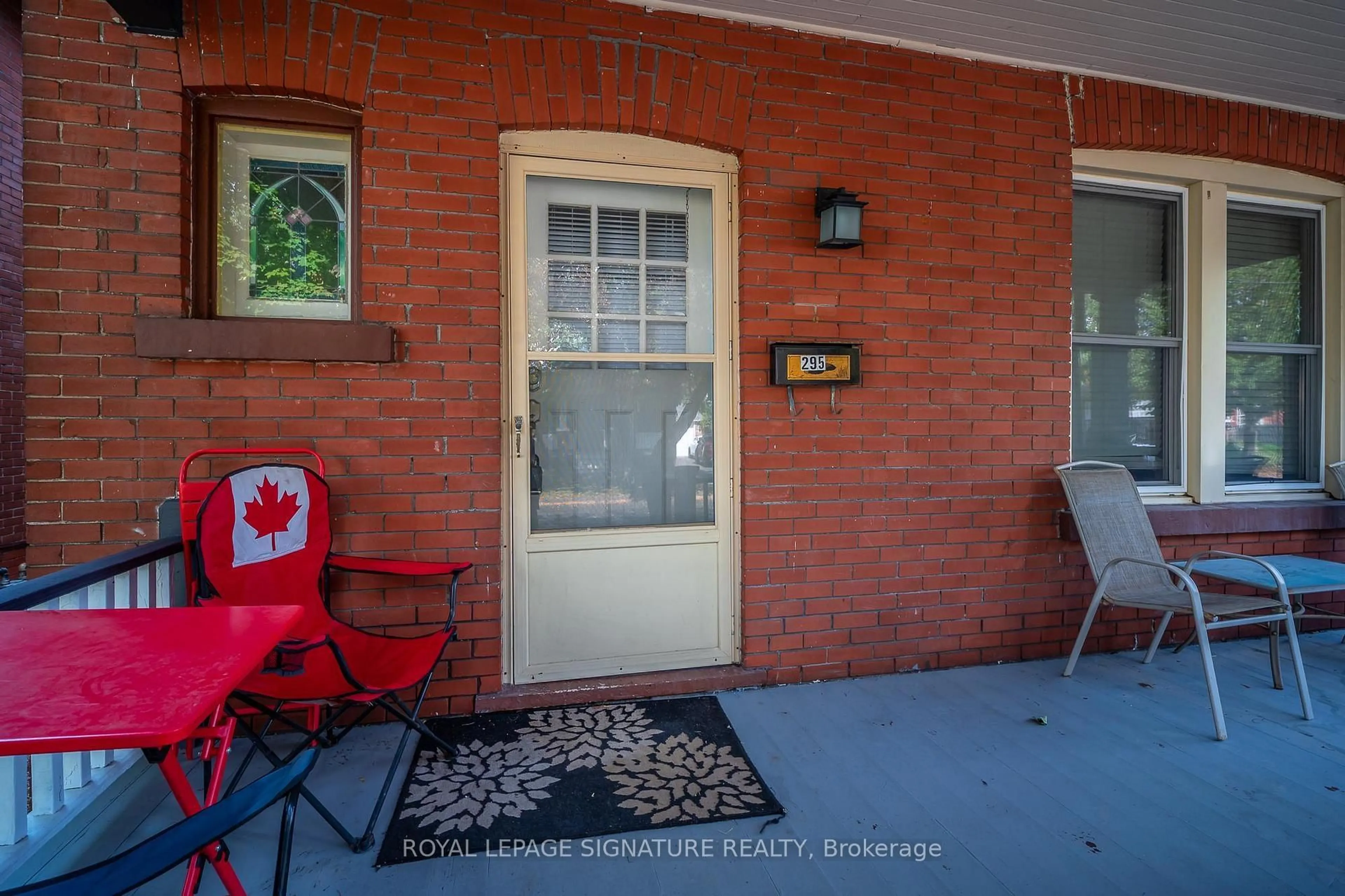 Patio, street for 295 Arthur St, Oshawa Ontario L1H 1N7