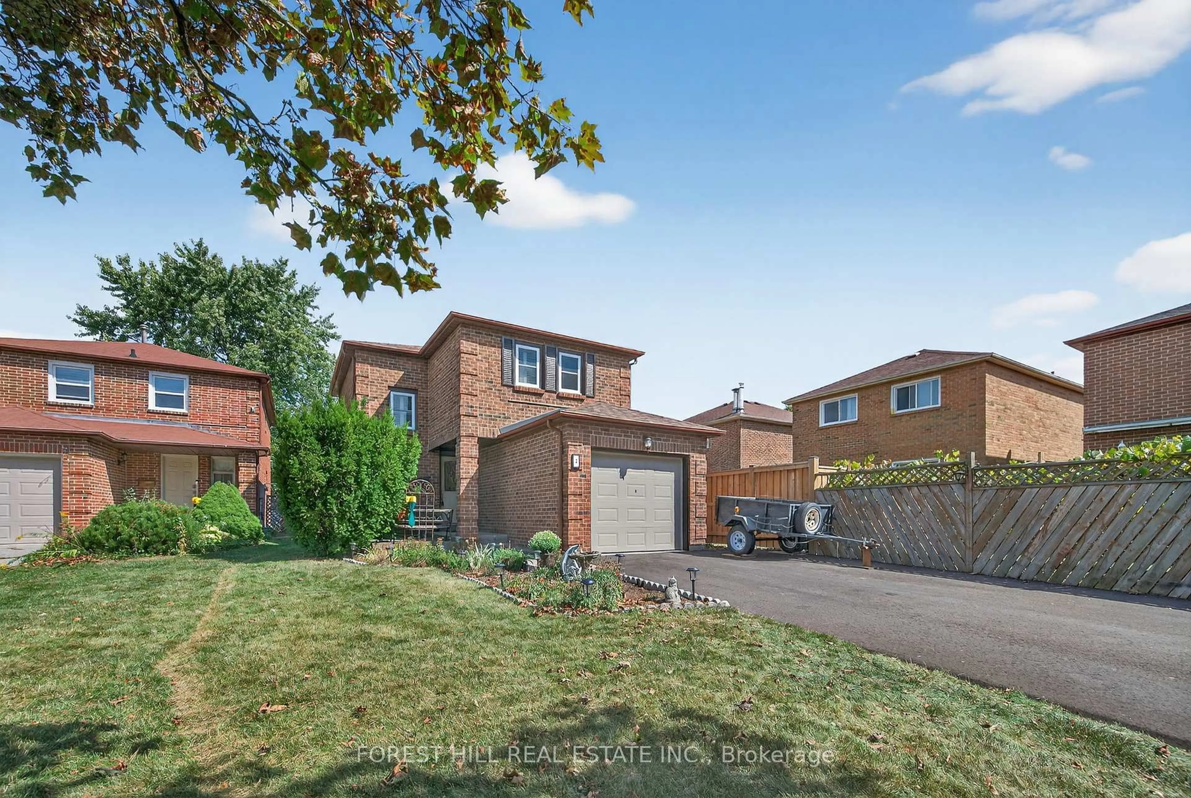 A pic from outside/outdoor area/front of a property/back of a property/a pic from drone, street for 3 Bowers Crt, Ajax Ontario L1T 2L6