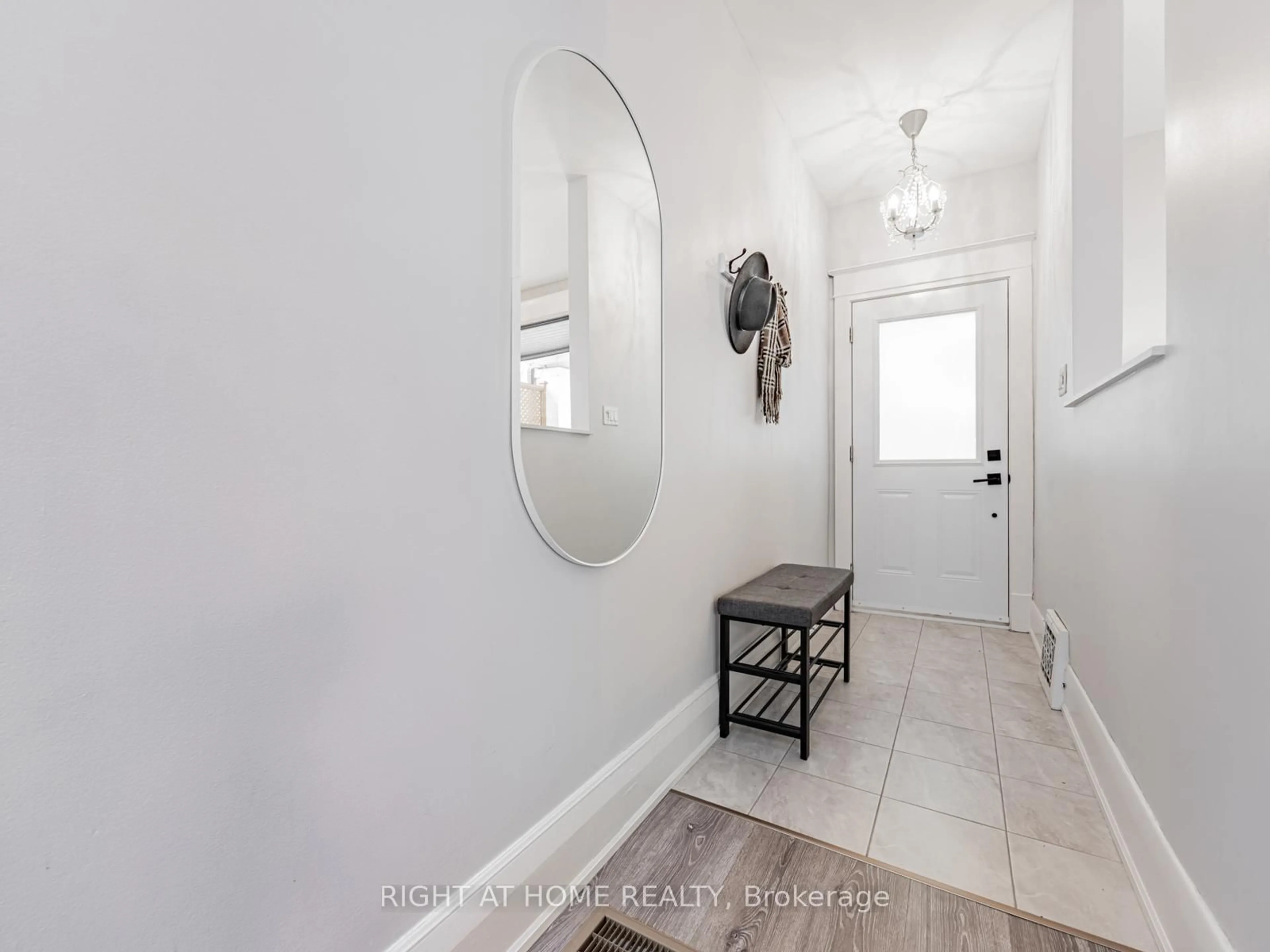 Indoor entryway for 33 Wiley Ave, Toronto Ontario M4J 3W3