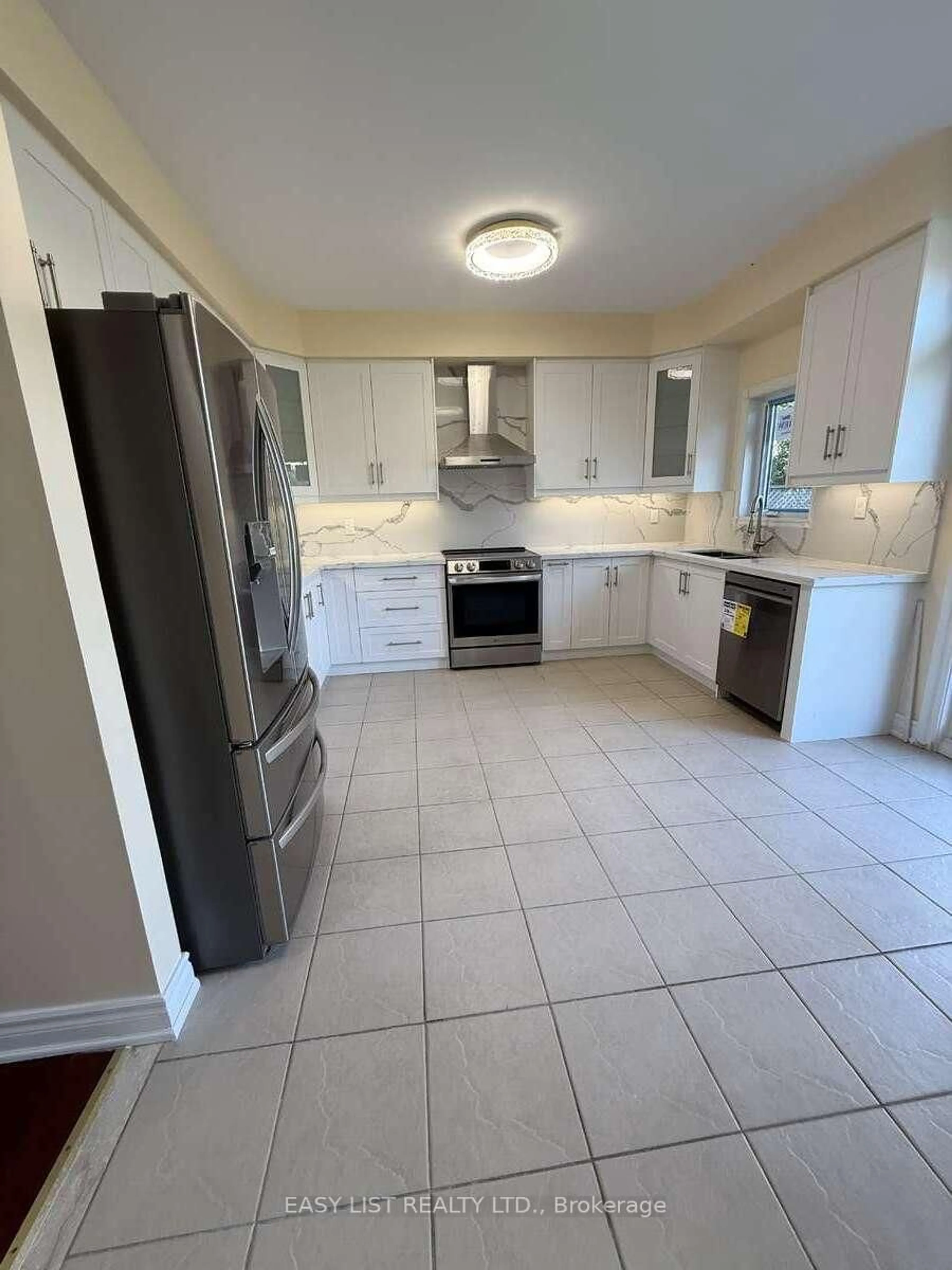 Standard kitchen, ceramic/tile floor for 55 Steamer Dr, Whitby Ontario L1N 9X3