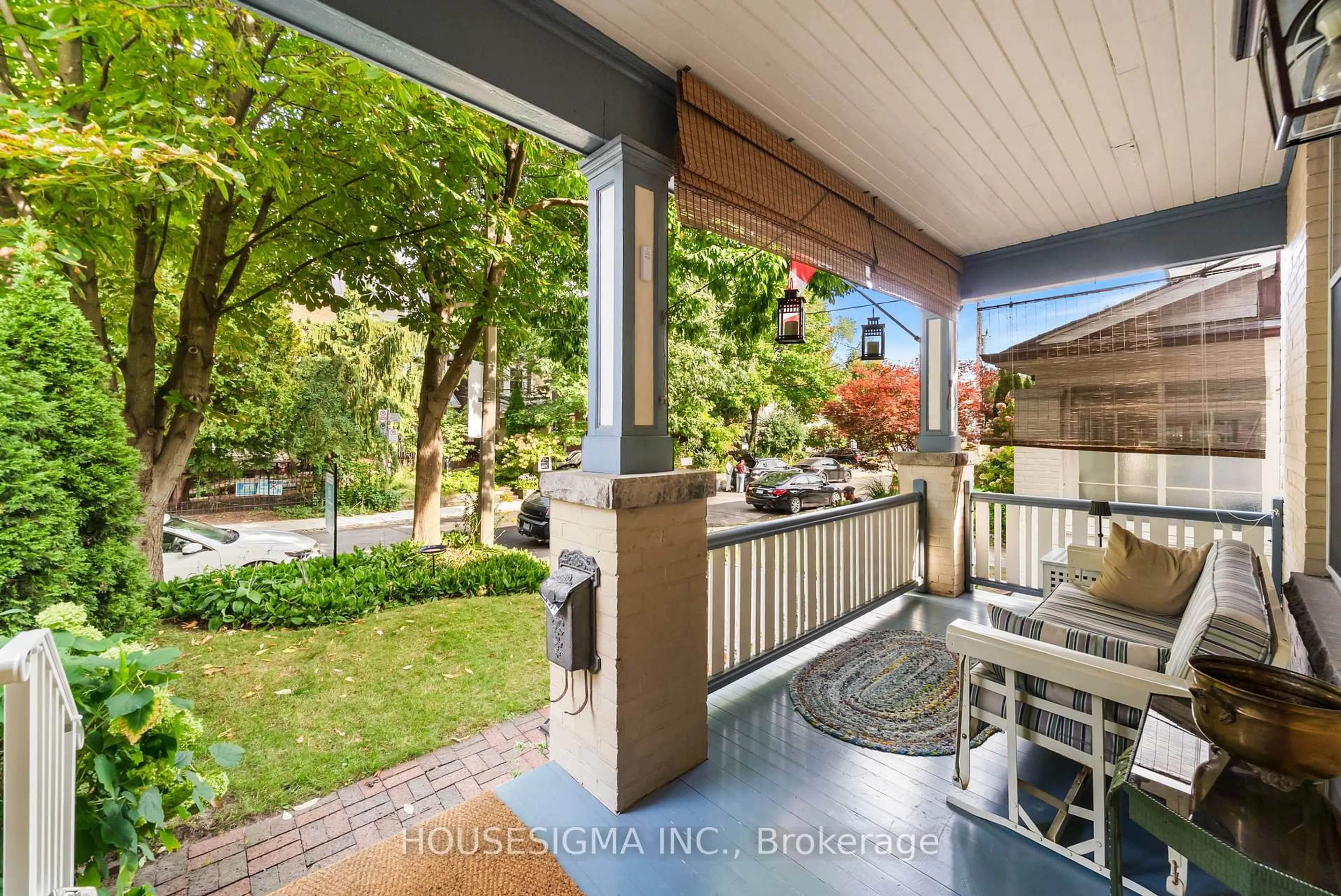 Patio, street for 172 Ashdale Ave, Toronto Ontario M4L 2Y9