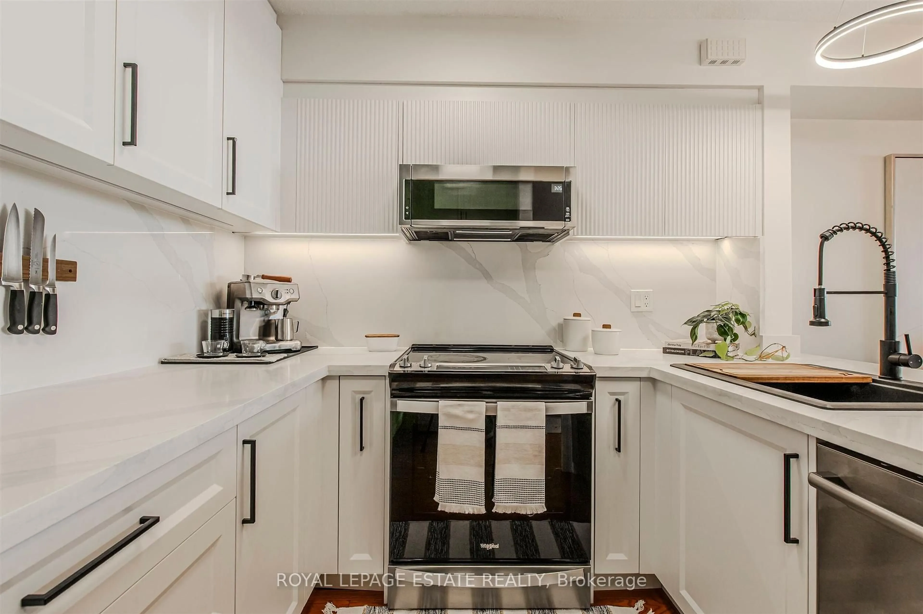 Standard kitchen, unknown for 1209 Queen St #32, Toronto Ontario M4M 3H4