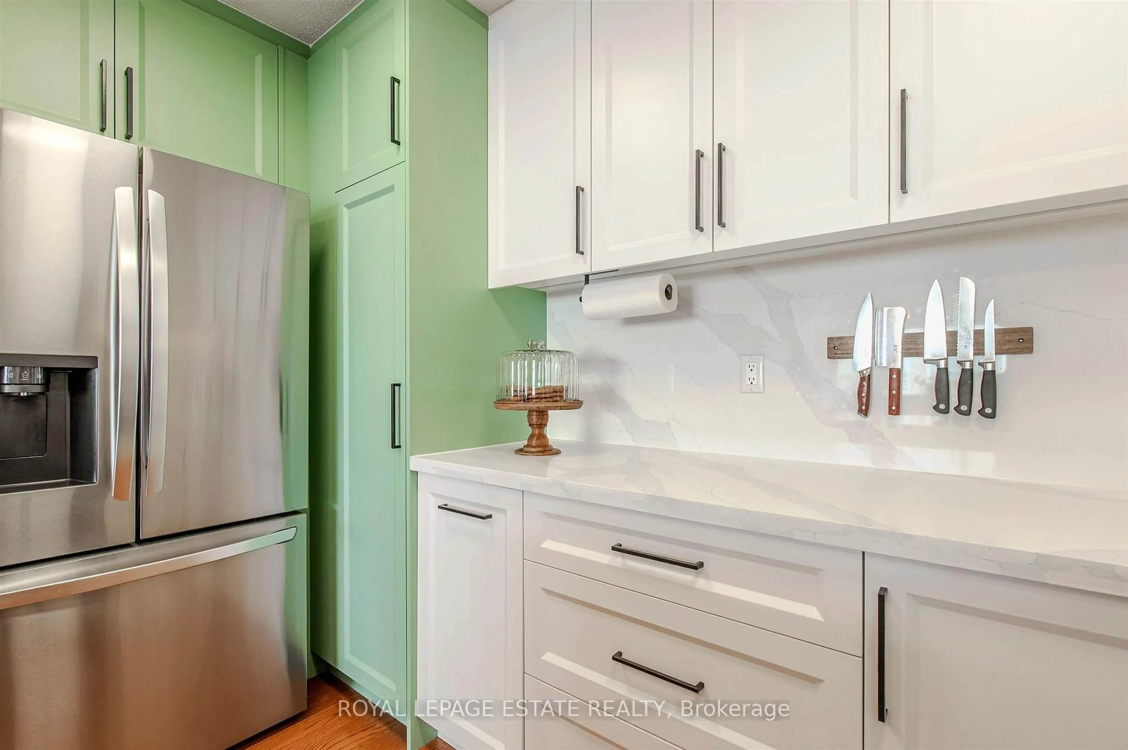 Standard kitchen, ceramic/tile floor for 1209 Queen St #32, Toronto Ontario M4M 3H4