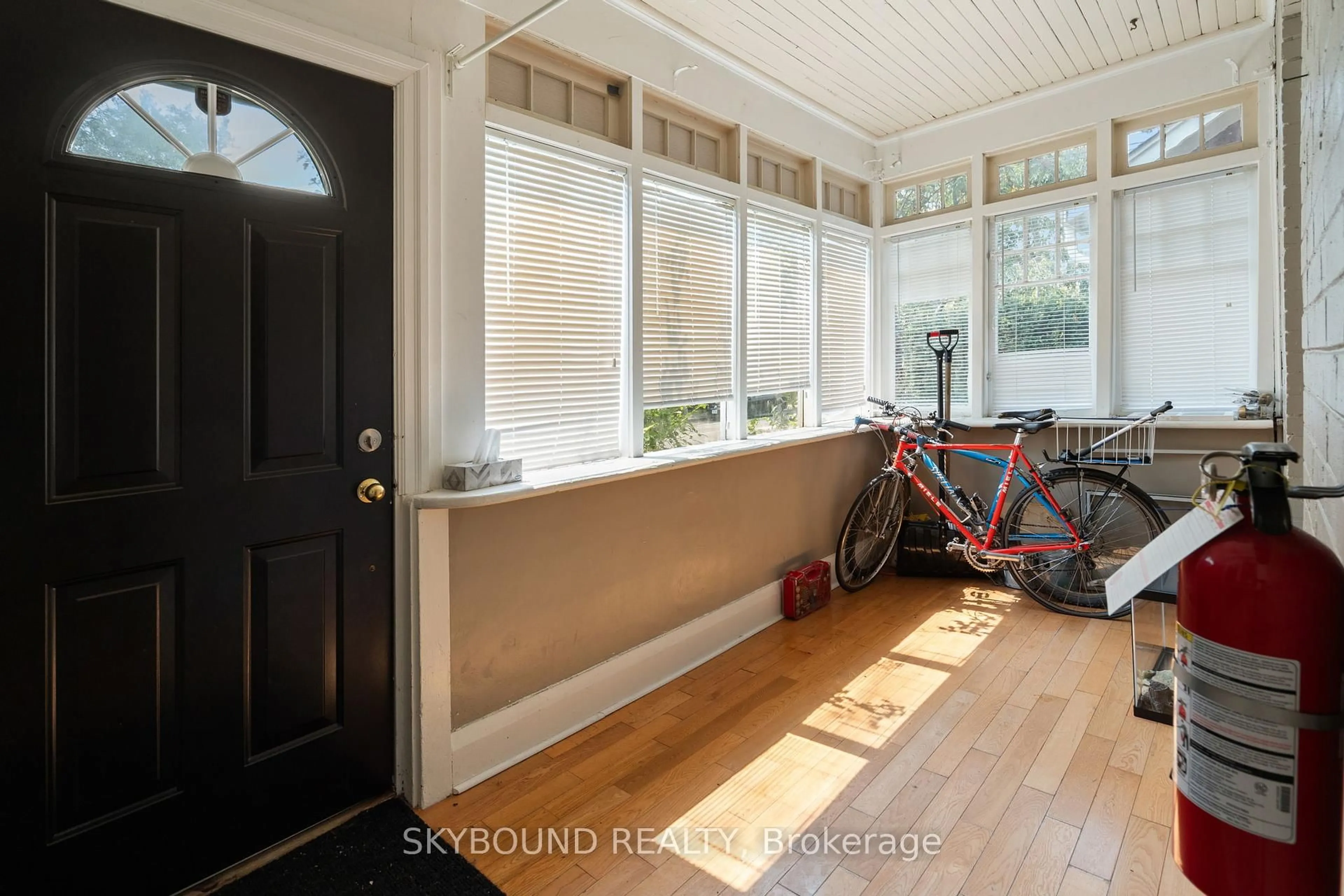 Indoor entryway for 76 Eastwood Rd, Toronto Ontario M4L 2C8