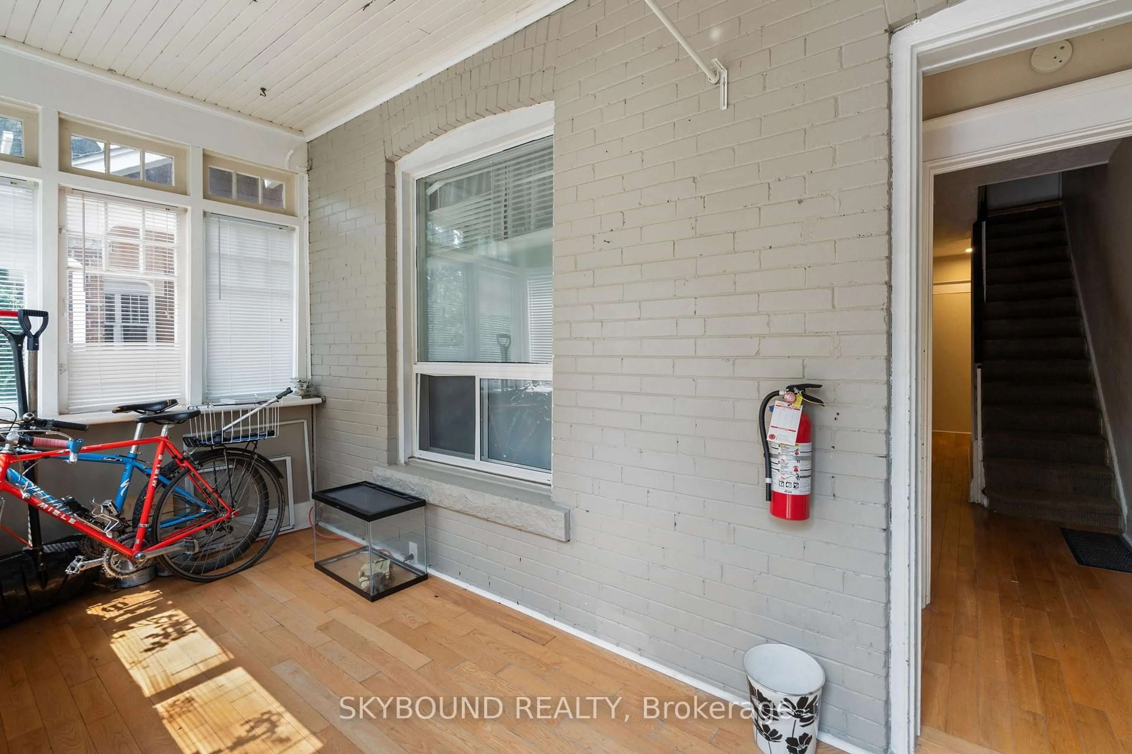 Indoor entryway for 76 Eastwood Rd, Toronto Ontario M4L 2C8
