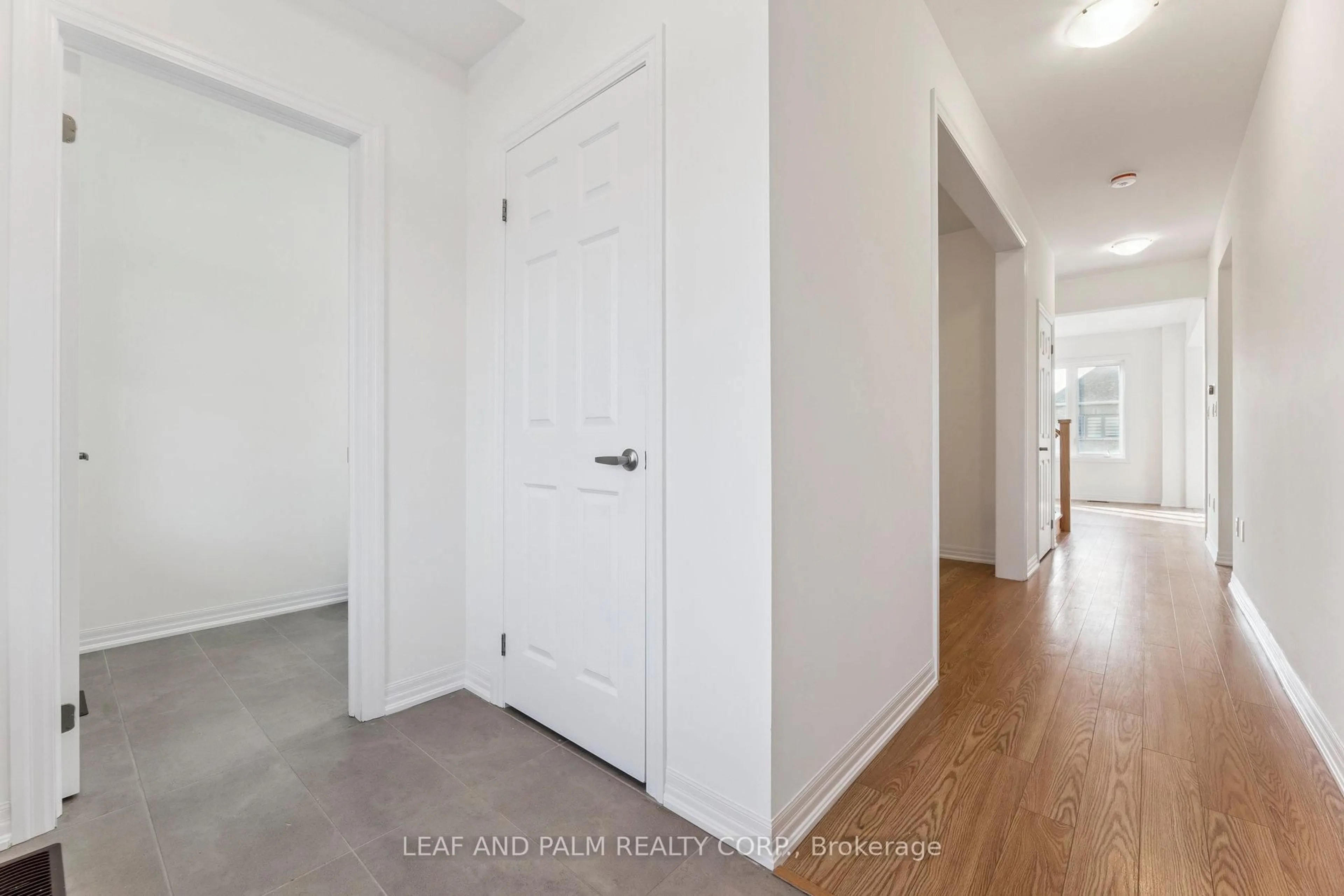 Indoor entryway for 35 Ed Ewert Ave, Clarington Ontario L1B 0W7