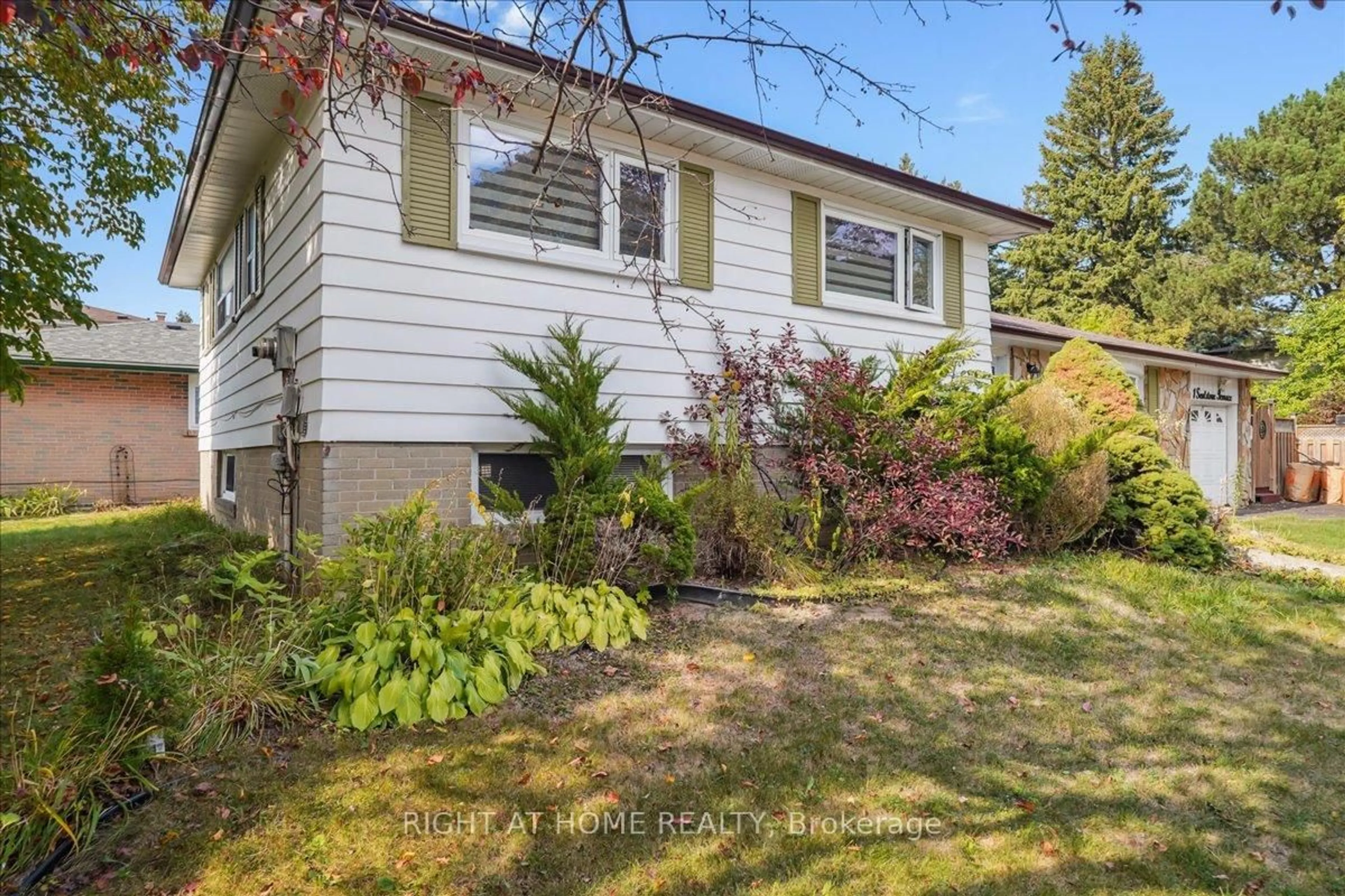 A pic from outside/outdoor area/front of a property/back of a property/a pic from drone, street for 1 Sealstone Terr, Toronto Ontario M1E 4J6