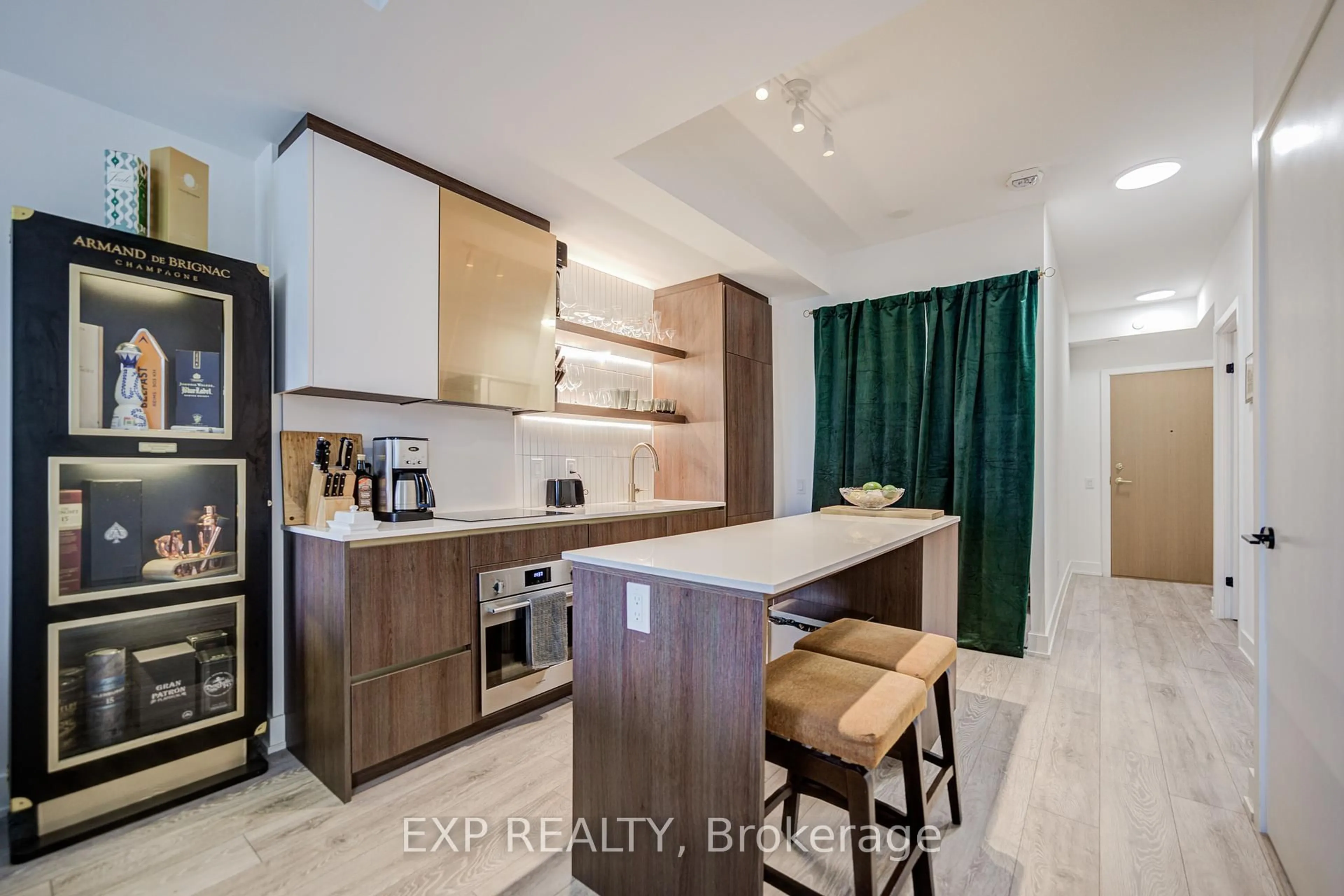 Unknown for 1285 Queen St #211, Toronto Ontario M4L 1C2