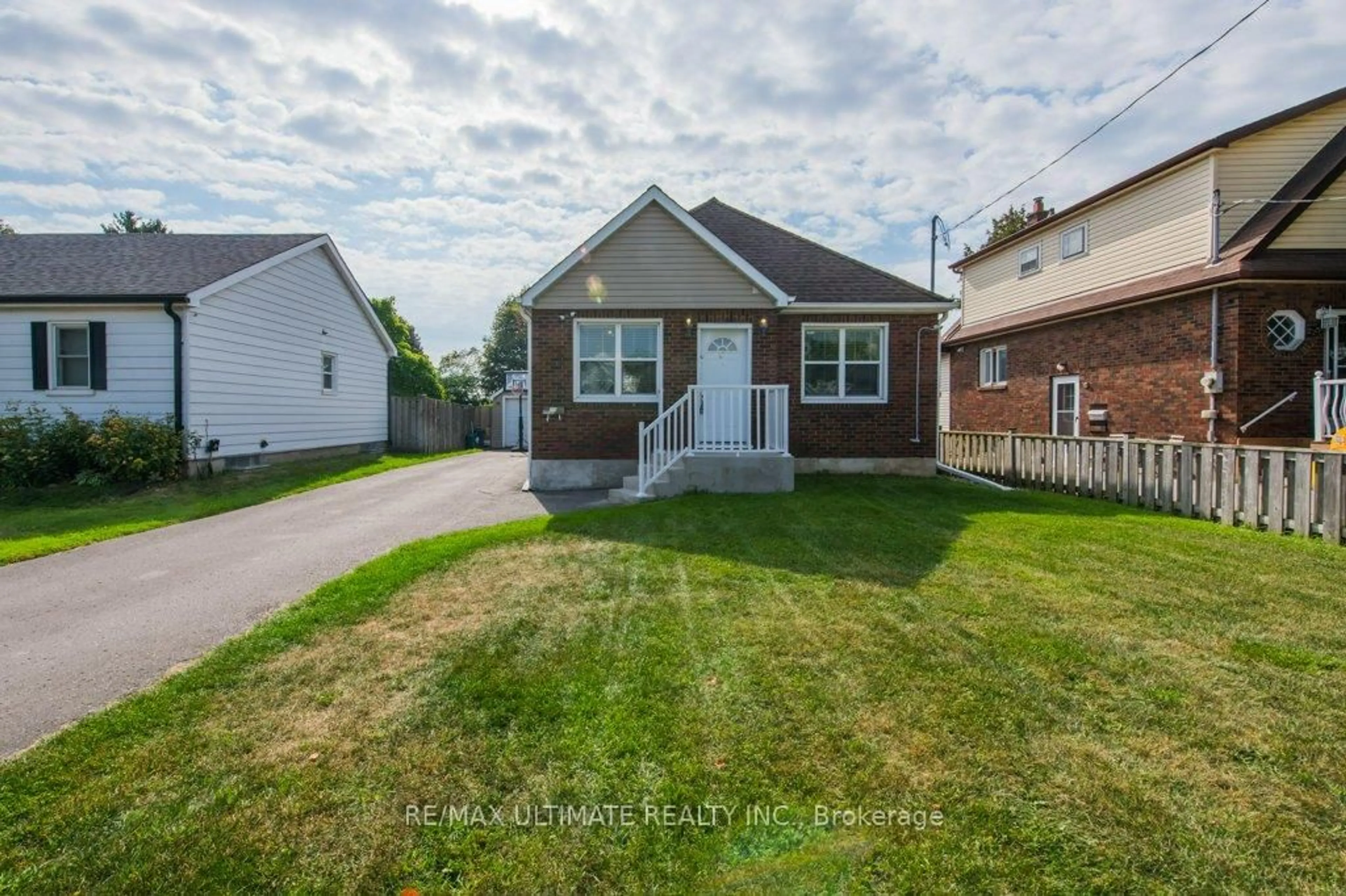 A pic from outside/outdoor area/front of a property/back of a property/a pic from drone, street for 249 College Ave, Oshawa Ontario L1J 1R6