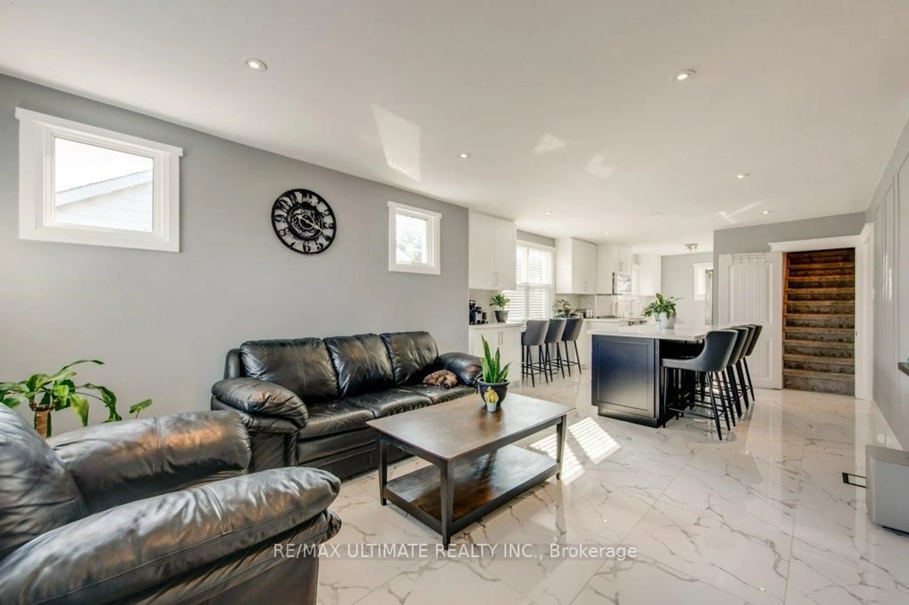 Living room with furniture, unknown for 249 College Ave, Oshawa Ontario L1J 1R6