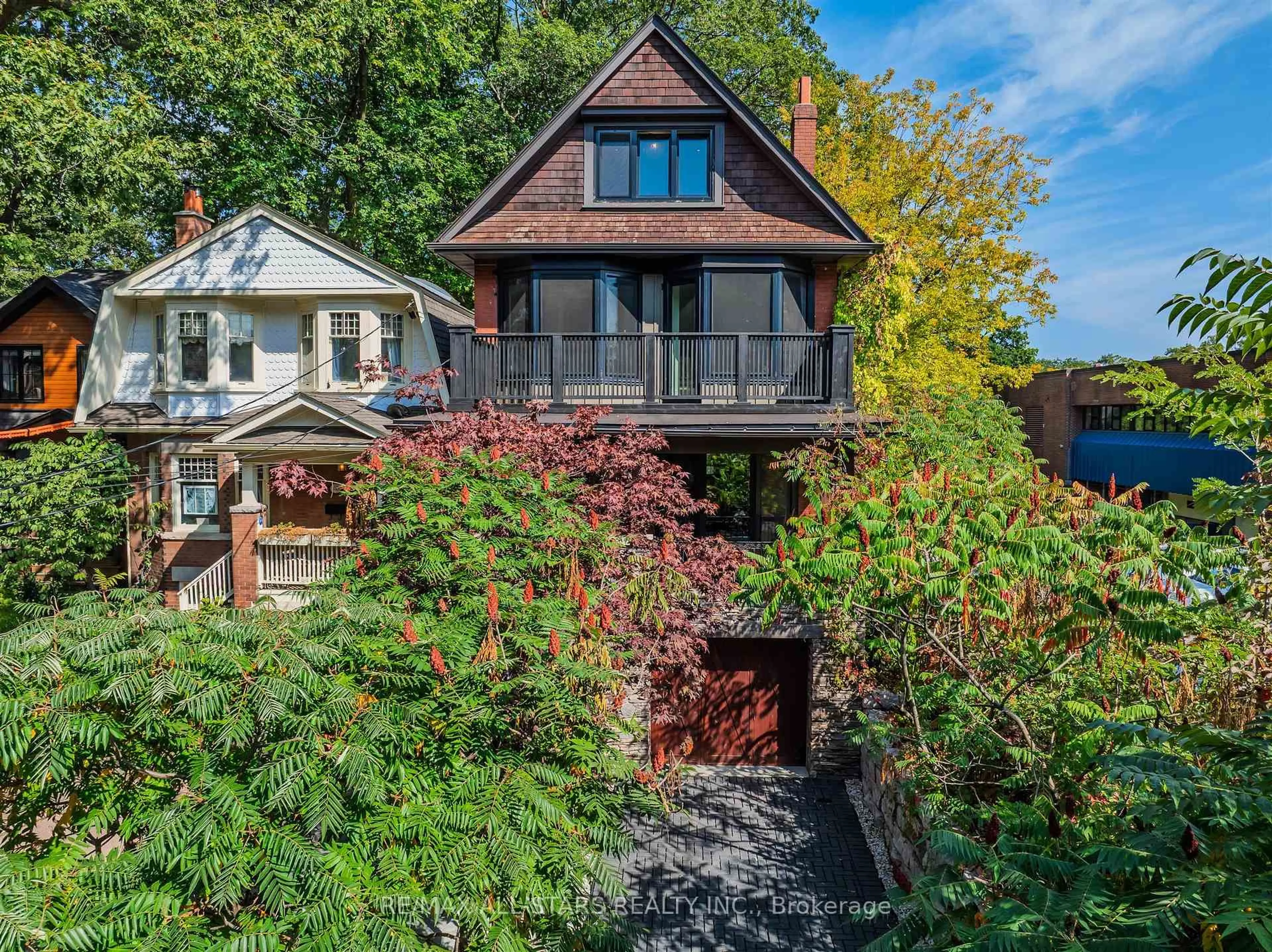 A pic from outside/outdoor area/front of a property/back of a property/a pic from drone, street for 151 Balsam Ave, Toronto Ontario M4E 3C2