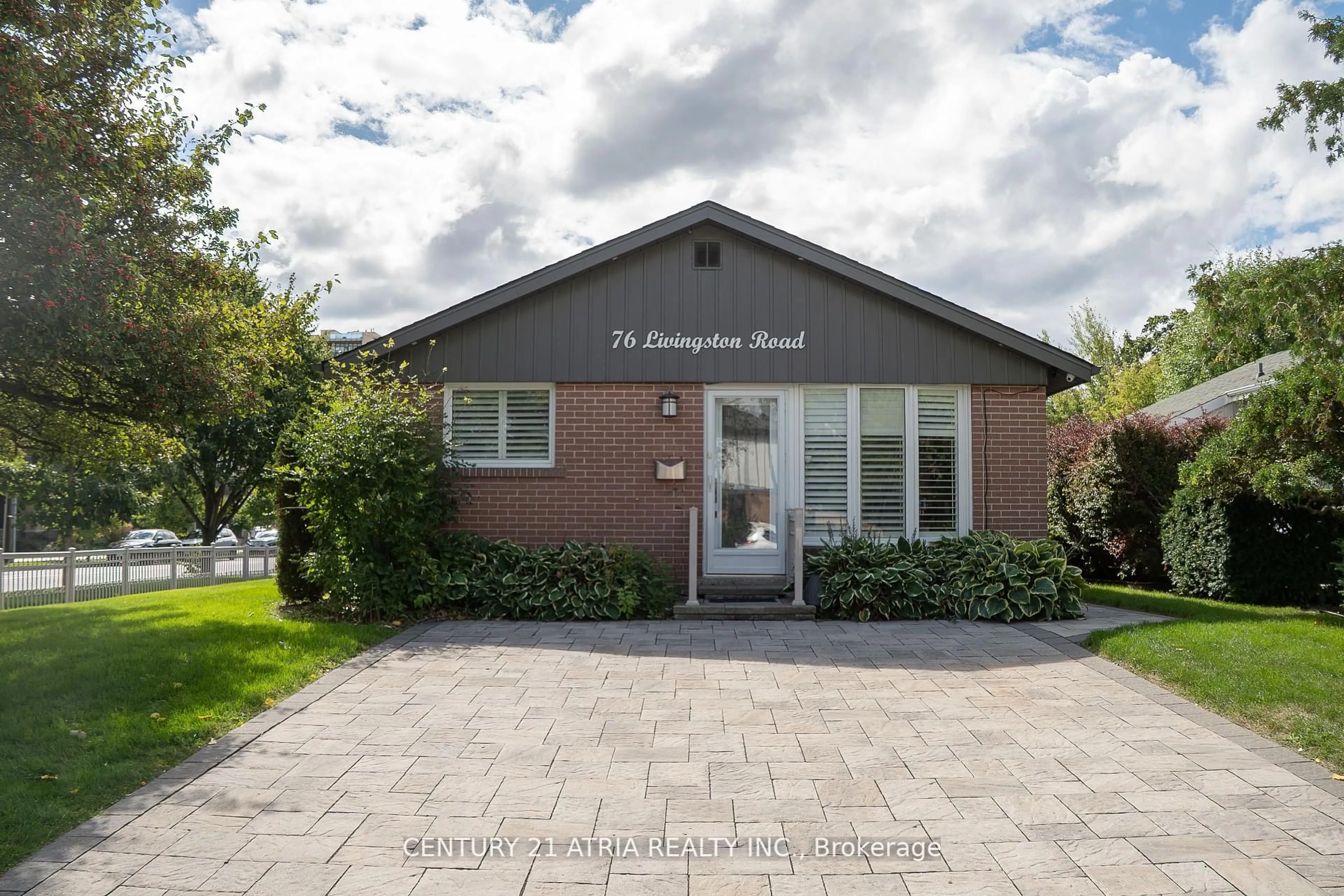 A pic from outside/outdoor area/front of a property/back of a property/a pic from drone, street for 76 Livingston Rd, Toronto Ontario M1E 1L4