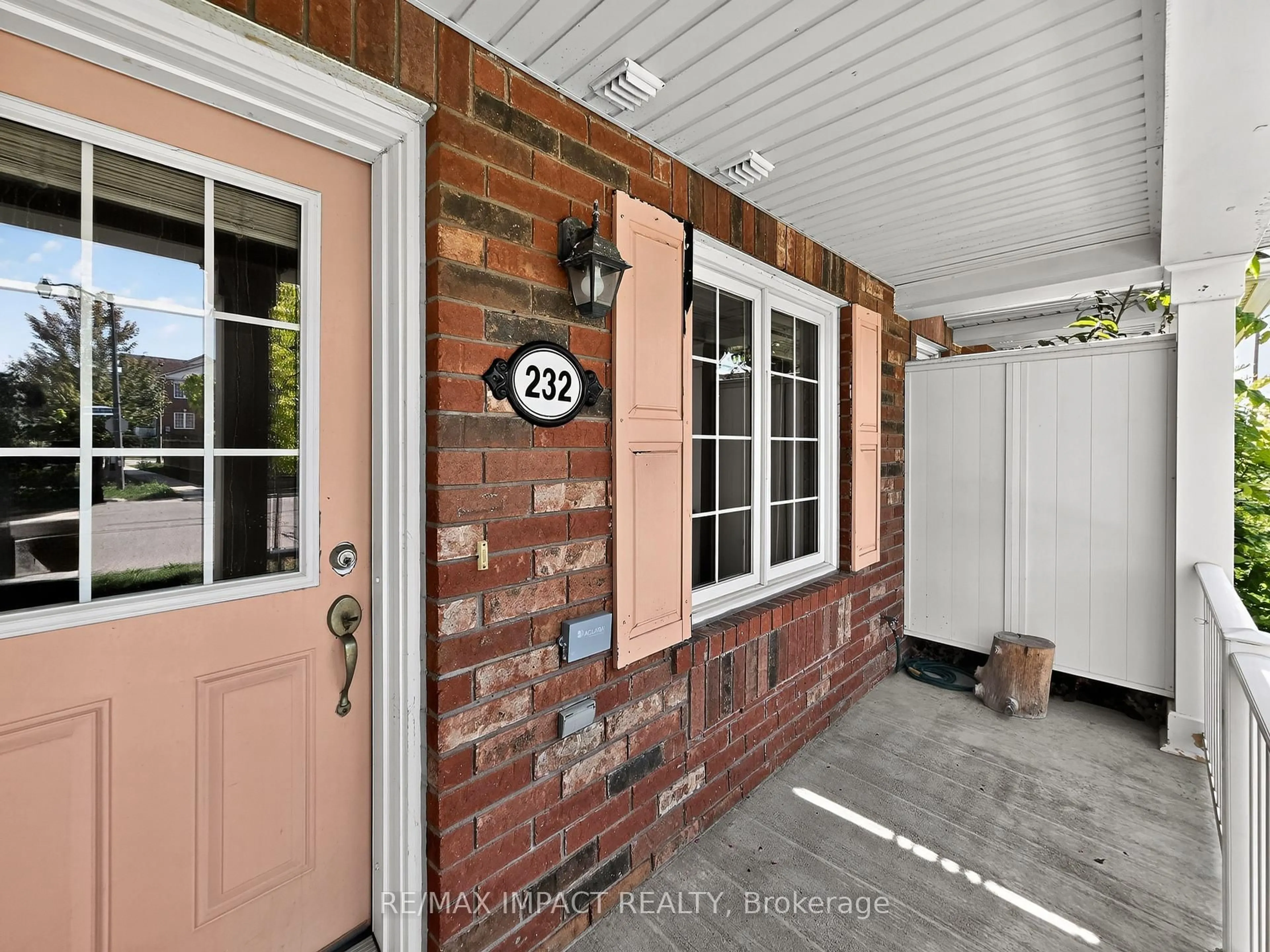 Indoor entryway for 232 Rouge River Dr, Toronto Ontario M1B 0A8