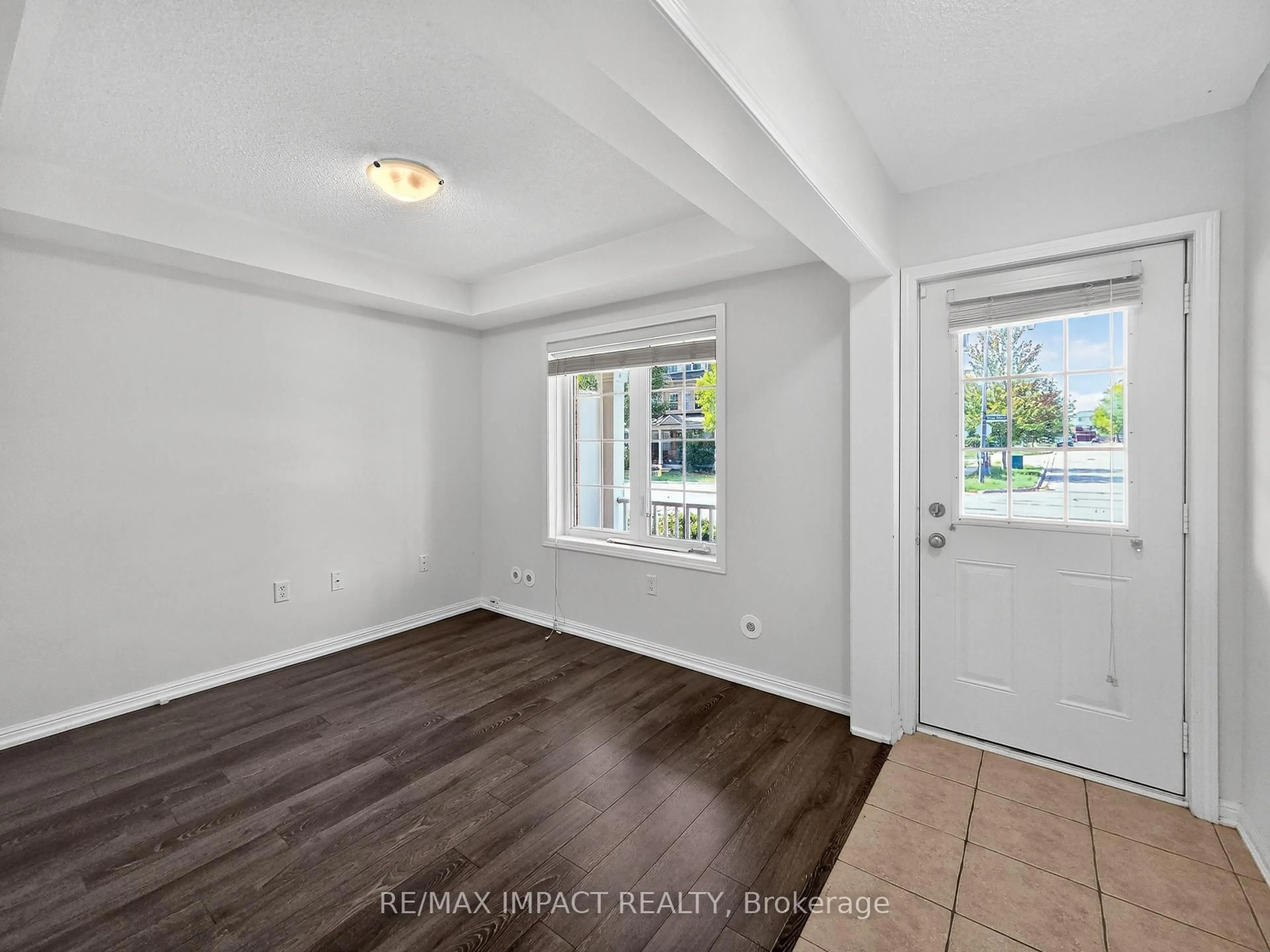 Indoor entryway for 232 Rouge River Dr, Toronto Ontario M1B 0A8
