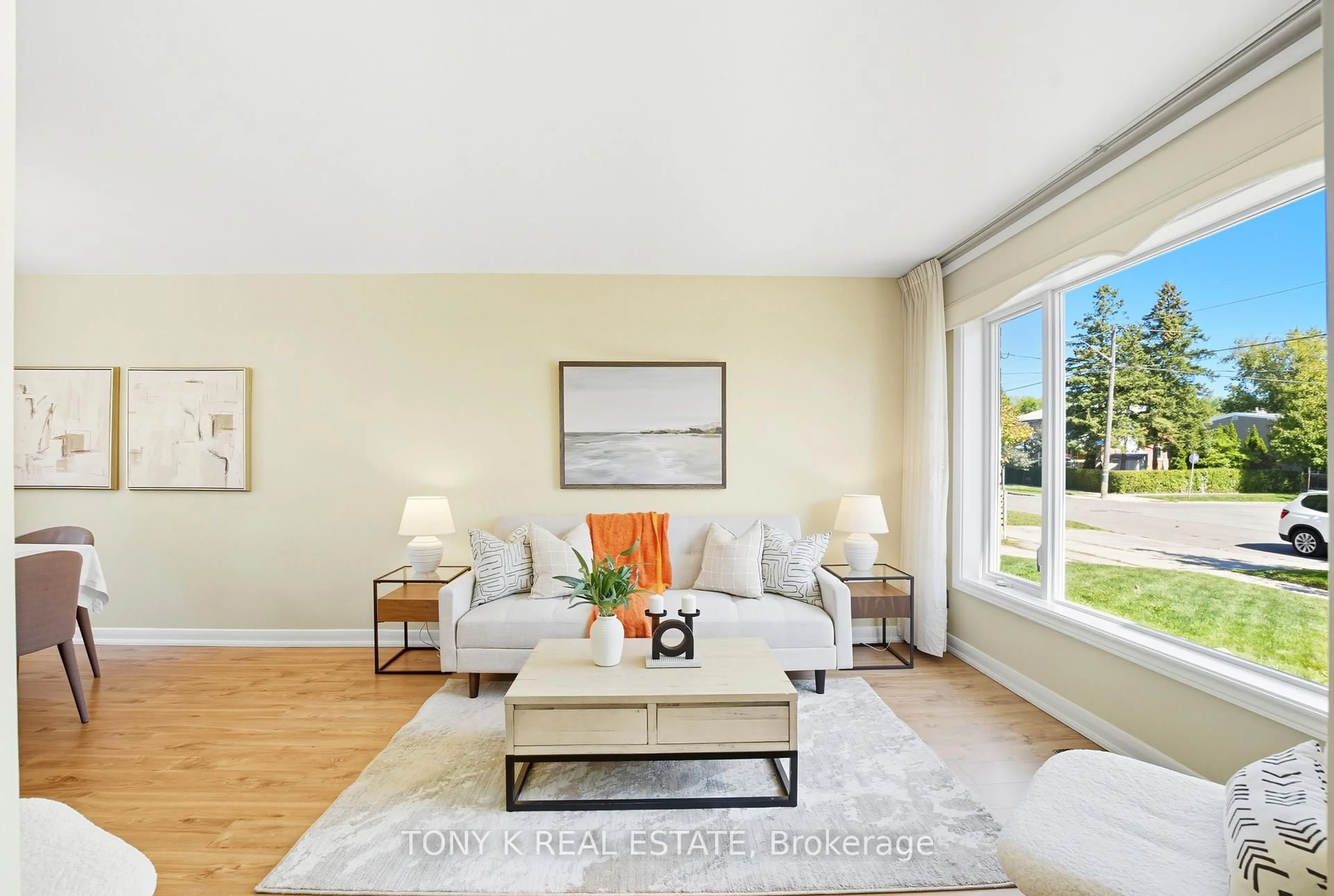 Living room with furniture, unknown for 44 Woodfern Dr, Toronto Ontario M1K 2L3