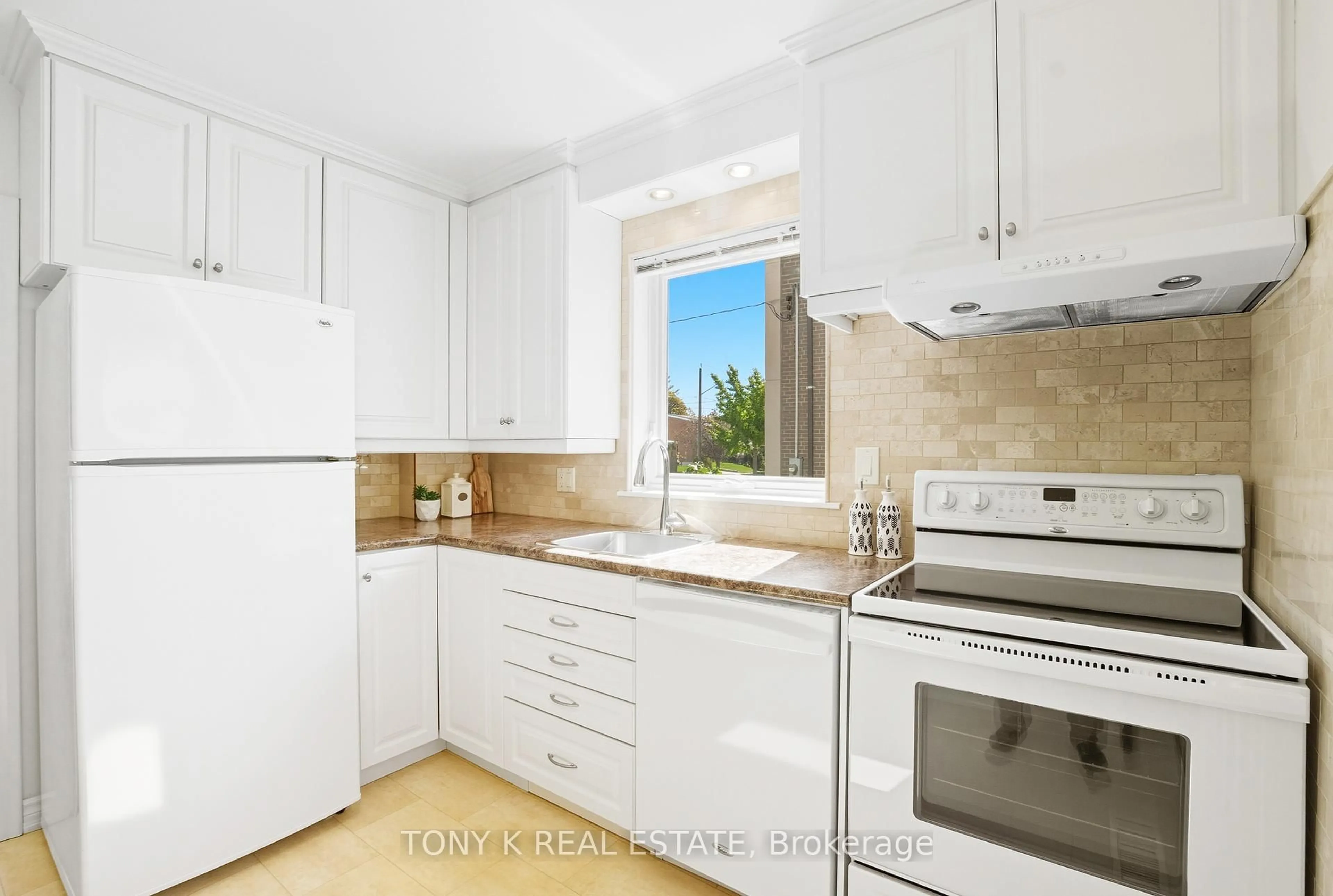 Standard kitchen, unknown for 44 Woodfern Dr, Toronto Ontario M1K 2L3