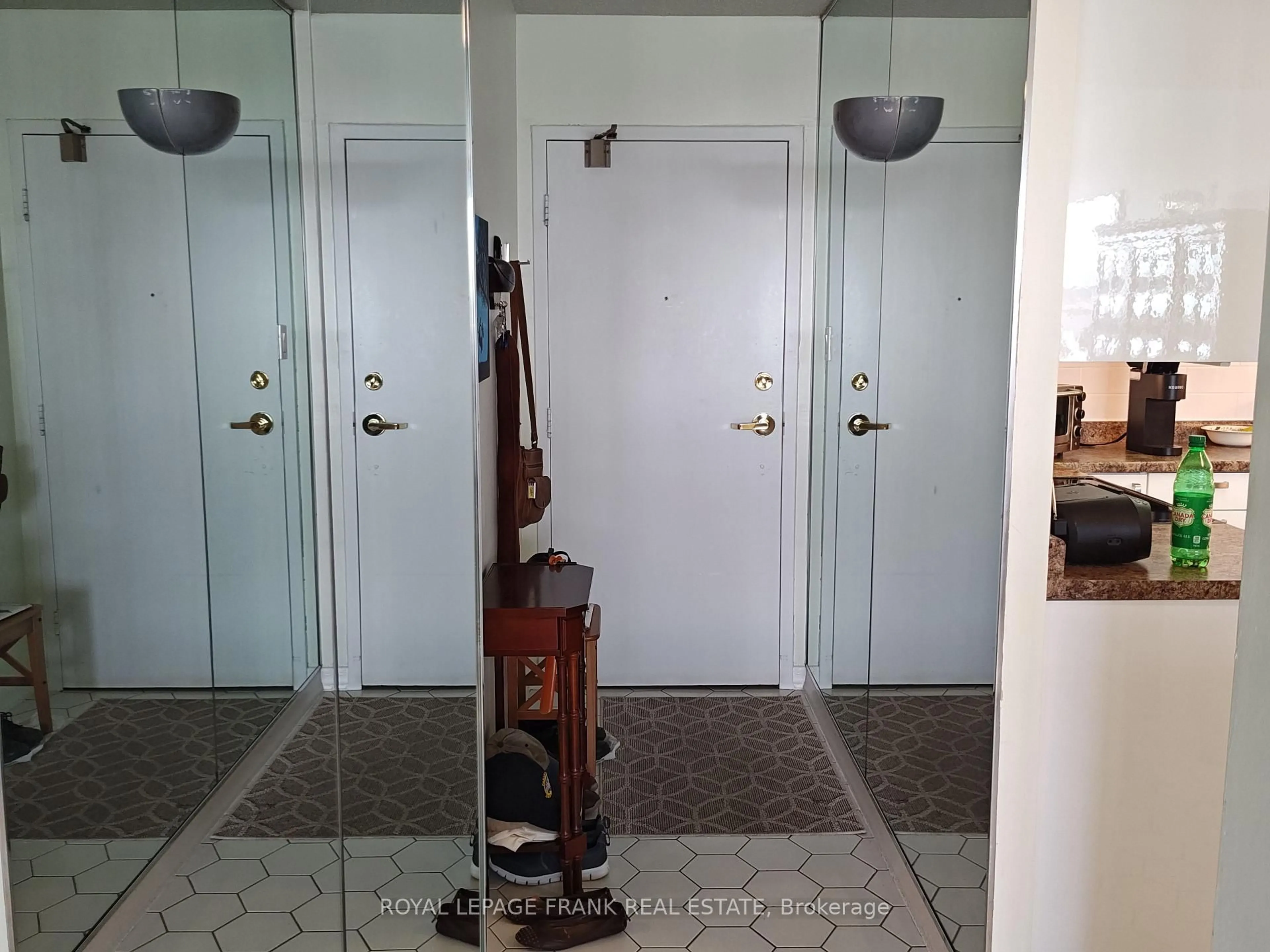 Indoor foyer for 121 Ling Rd #1908, Toronto Ontario M1E 4Y2