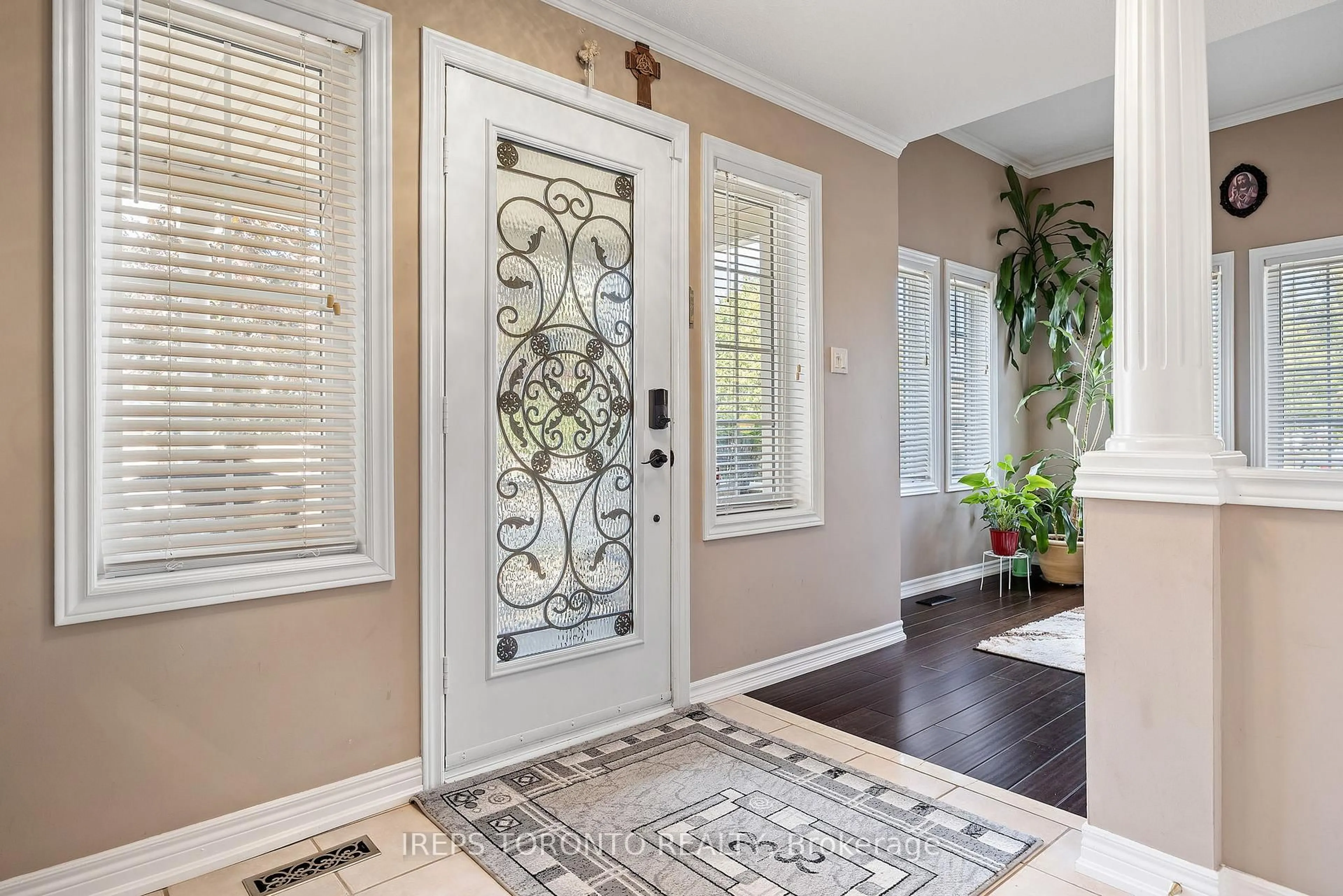 Indoor entryway for 2 Whitewater St, Whitby Ontario L1R 2S9