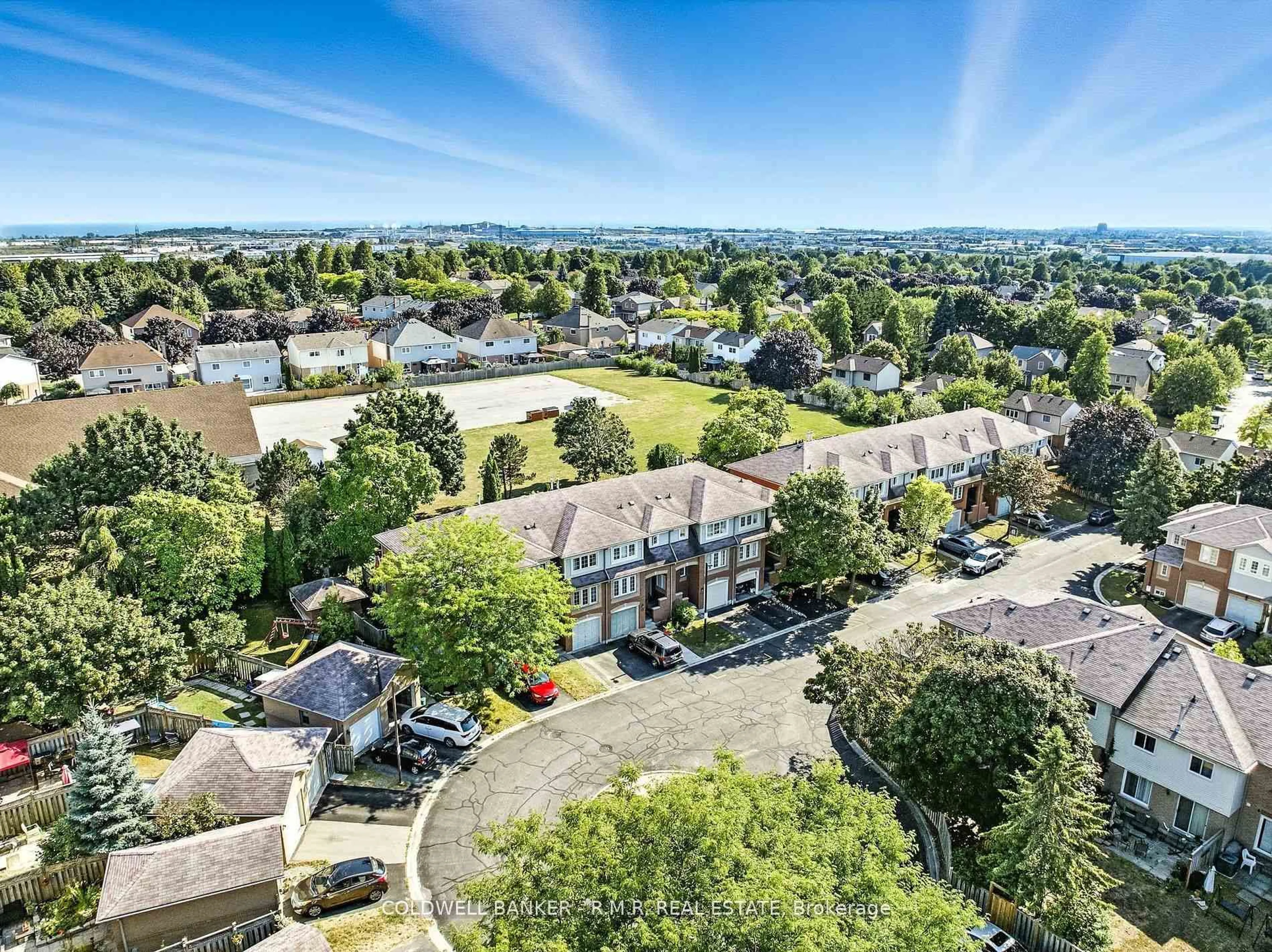 A pic from outside/outdoor area/front of a property/back of a property/a pic from drone, unknown for 1801 Nichol Ave #14, Whitby Ontario L1N 9K1