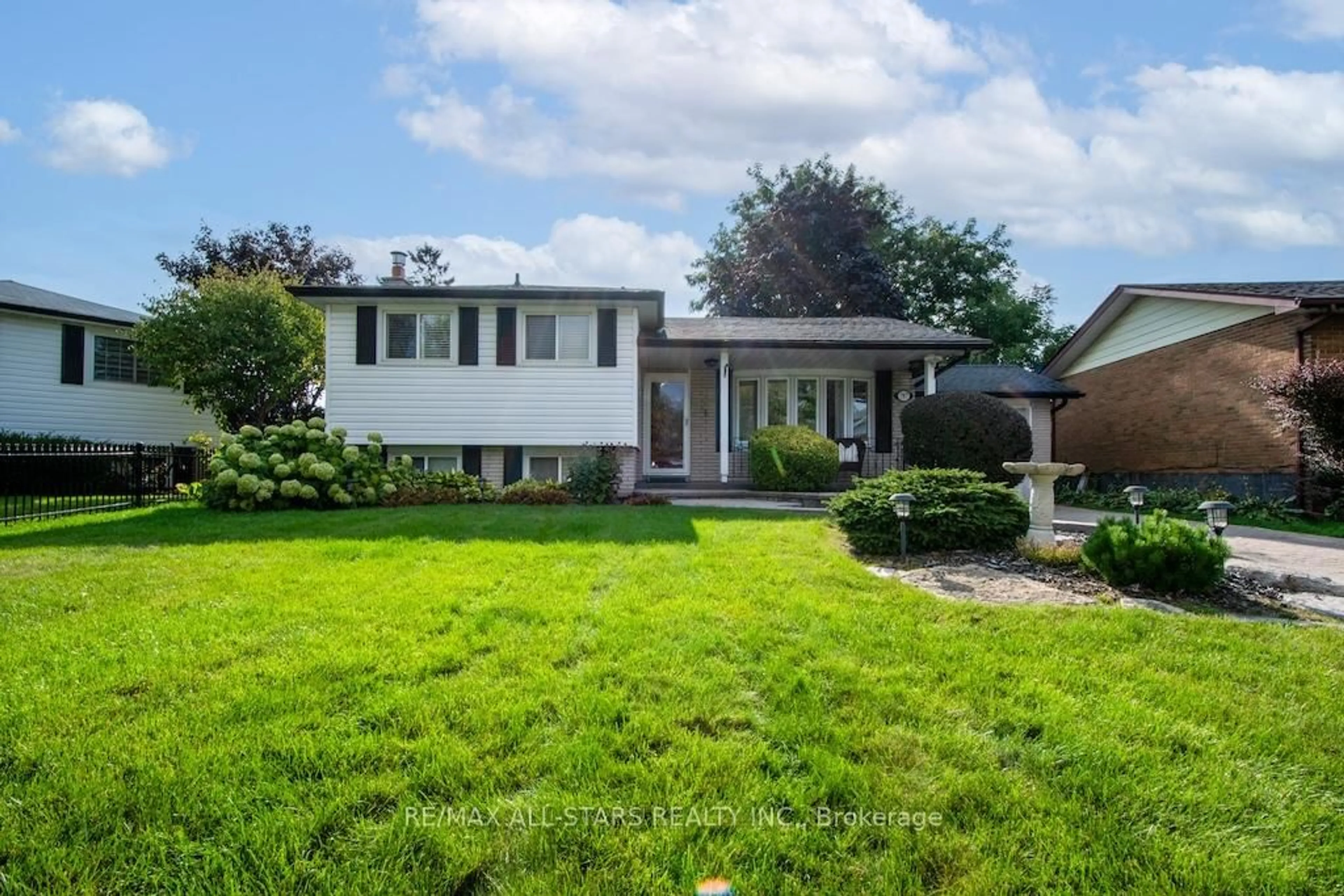 Unknown for 787 Arden Crt, Oshawa Ontario L1G 1X8
