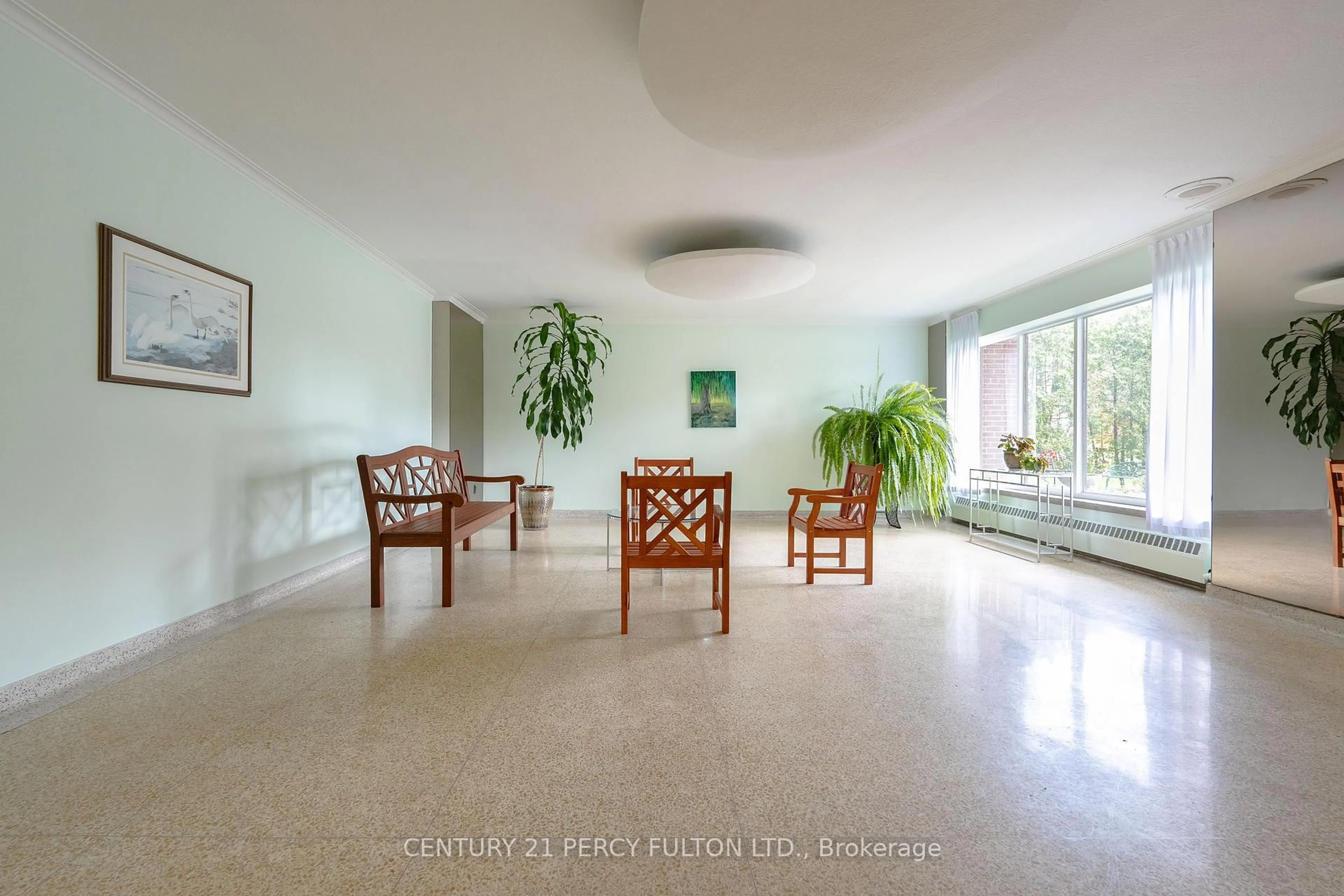 Indoor foyer for 800 Kennedy Rd #212, Toronto Ontario M1K 2C9