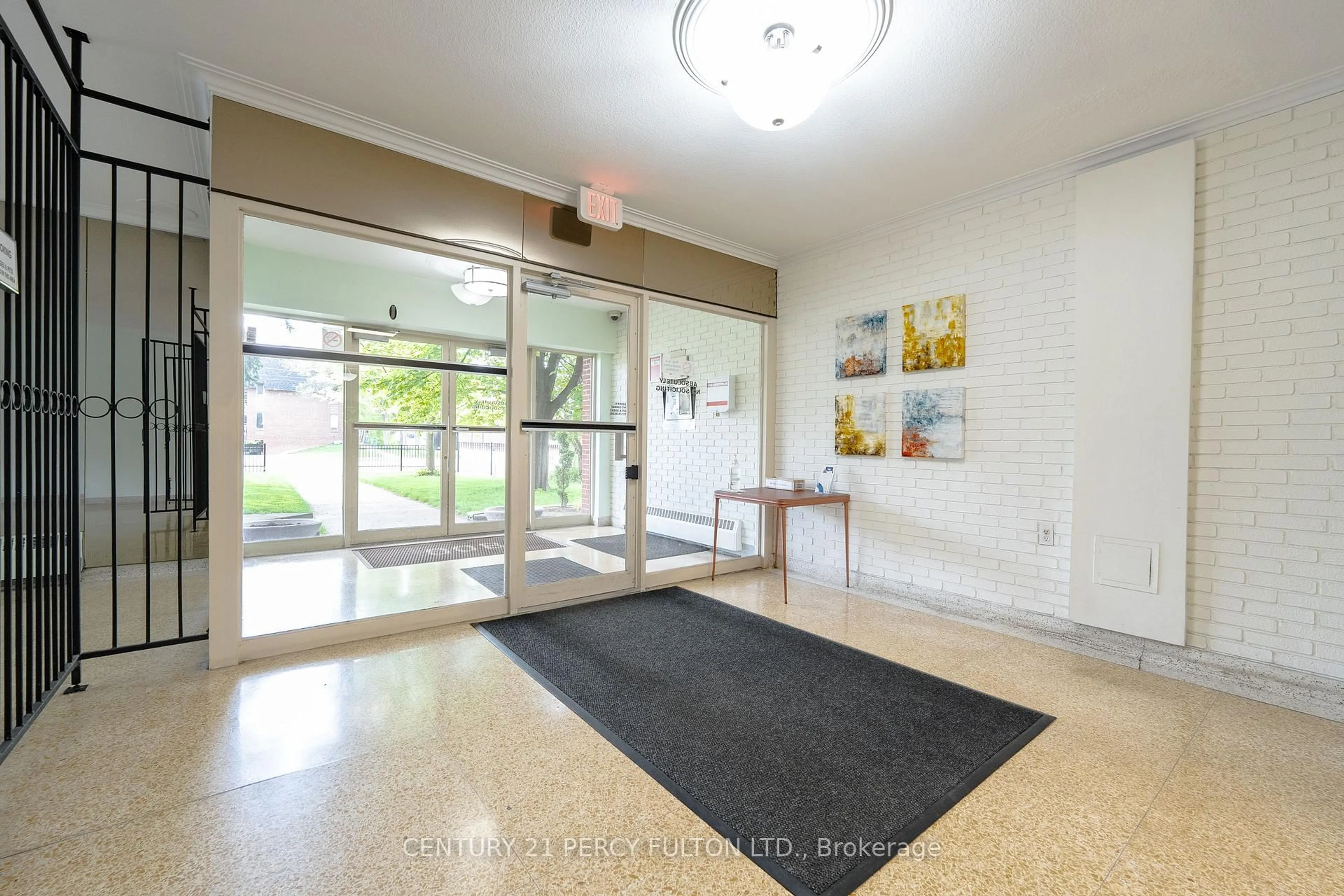 Indoor foyer for 800 Kennedy Rd #212, Toronto Ontario M1K 2C9