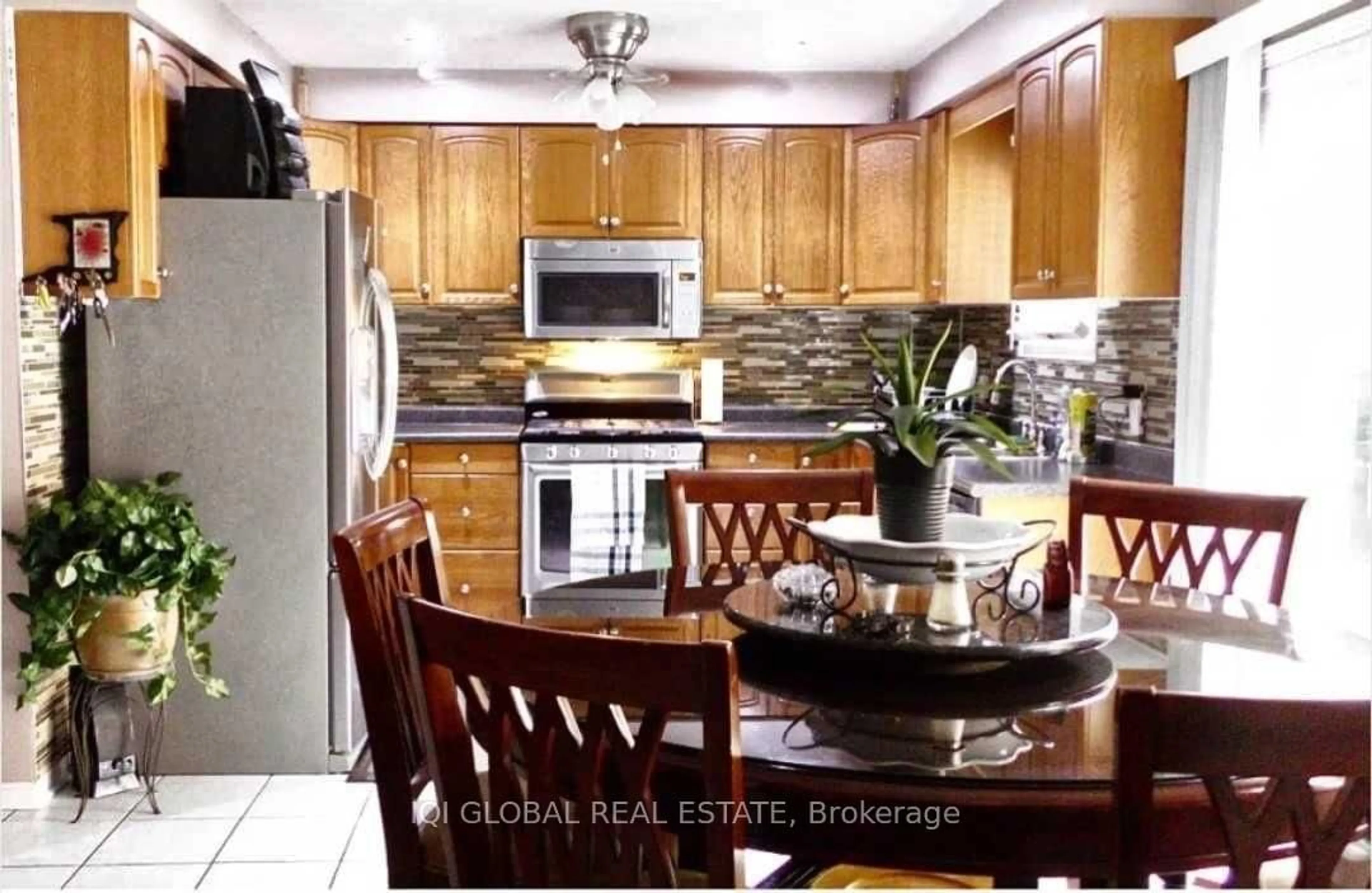 Open concept kitchen, unknown for 72 Magill Dr, Ajax Ontario L1T 3K7